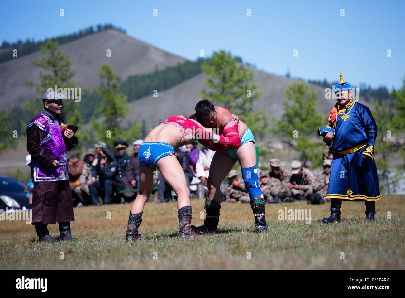 En el torneo de lucha libre mongol en el Festival de Naadam, Khatgal, Mongolia Foto de stock