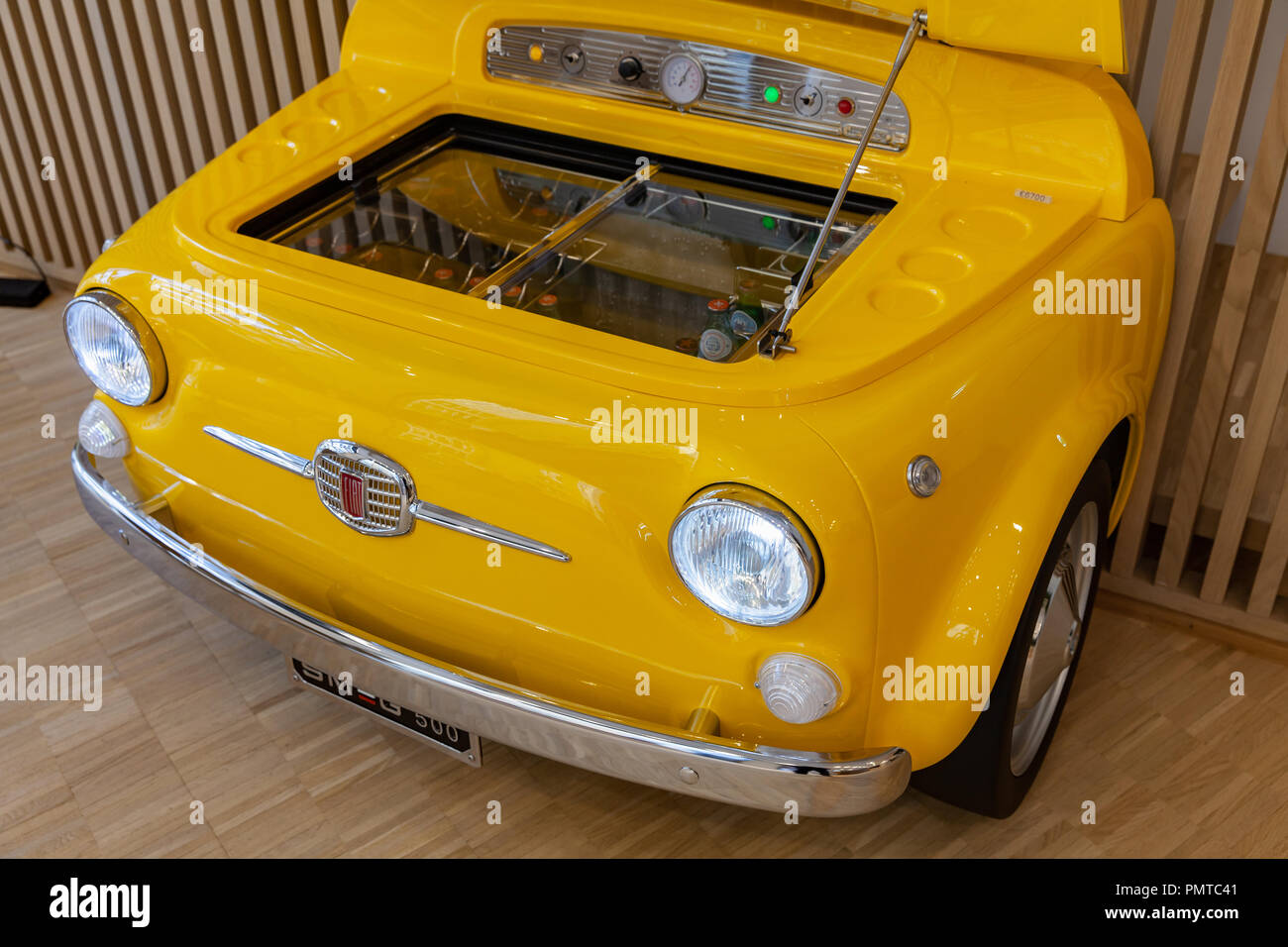 Smeg refrigerador doméstico fotografías e imágenes de alta resolución -  Alamy