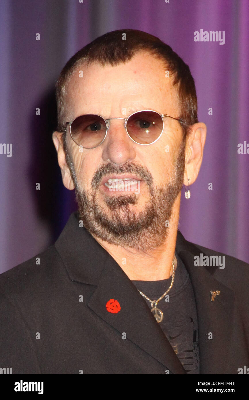 Ringo Starr 06/11/2013 "Ringo: Peace & Love' Vista previa exposición celebrada en el Museo del Grammy en Los Ángeles, CA Foto por Izumi Hasegawa / HNW / PictureLux Foto de stock