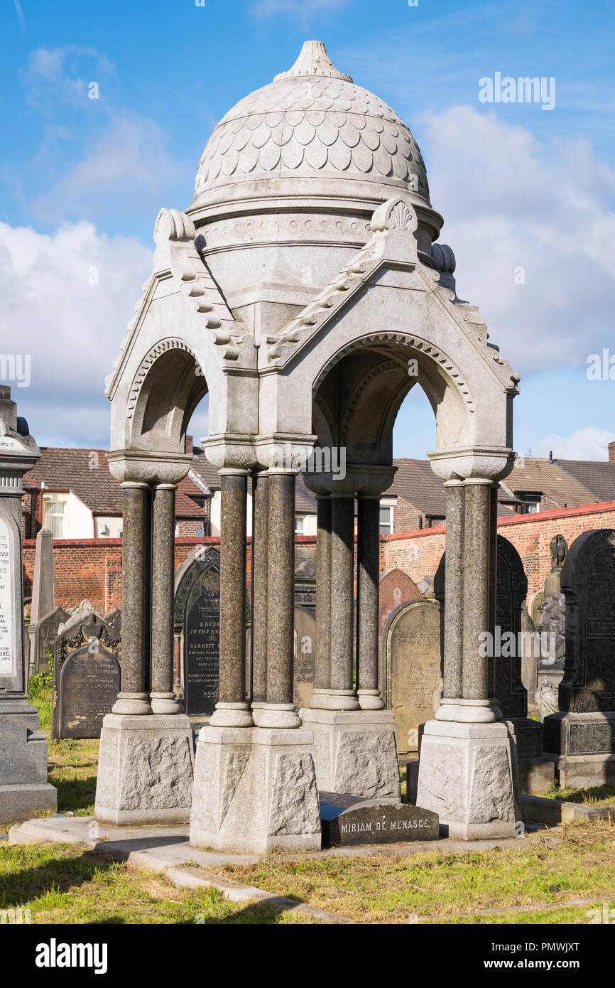 Liverpool Deane el camino del cementerio viejo hebreo Congregación abrió 1837 muchas de las famosas tumbas restauradas Lotería Nacional 2012 la Baronesa Miriam de Menasco Foto de stock