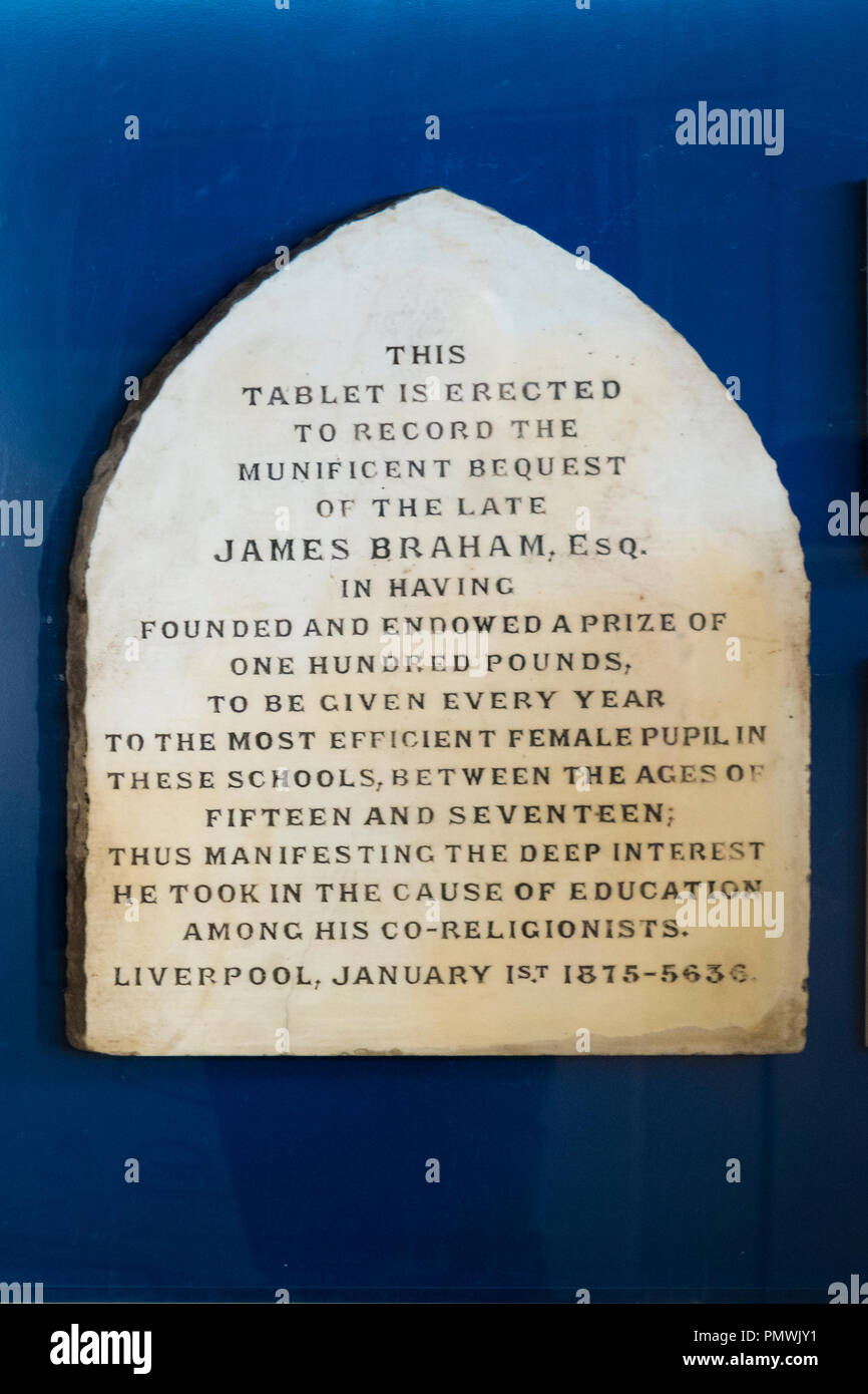 Liverpool Kensington Deane el camino del cementerio viejo hebreo Congregación abrió 1837 restaurada 2012 Lotería Nacional lápida James Braham filántropo Foto de stock