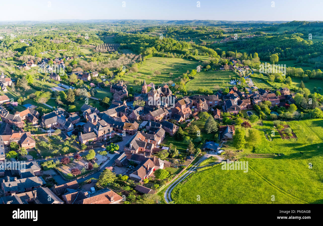 Francia, Correze, valle del Dordoña, Collonges la Rouge, etiquetados Les Plus Beaux aldeas de France (Los pueblos más bellos de Francia), el pueblo Foto de stock