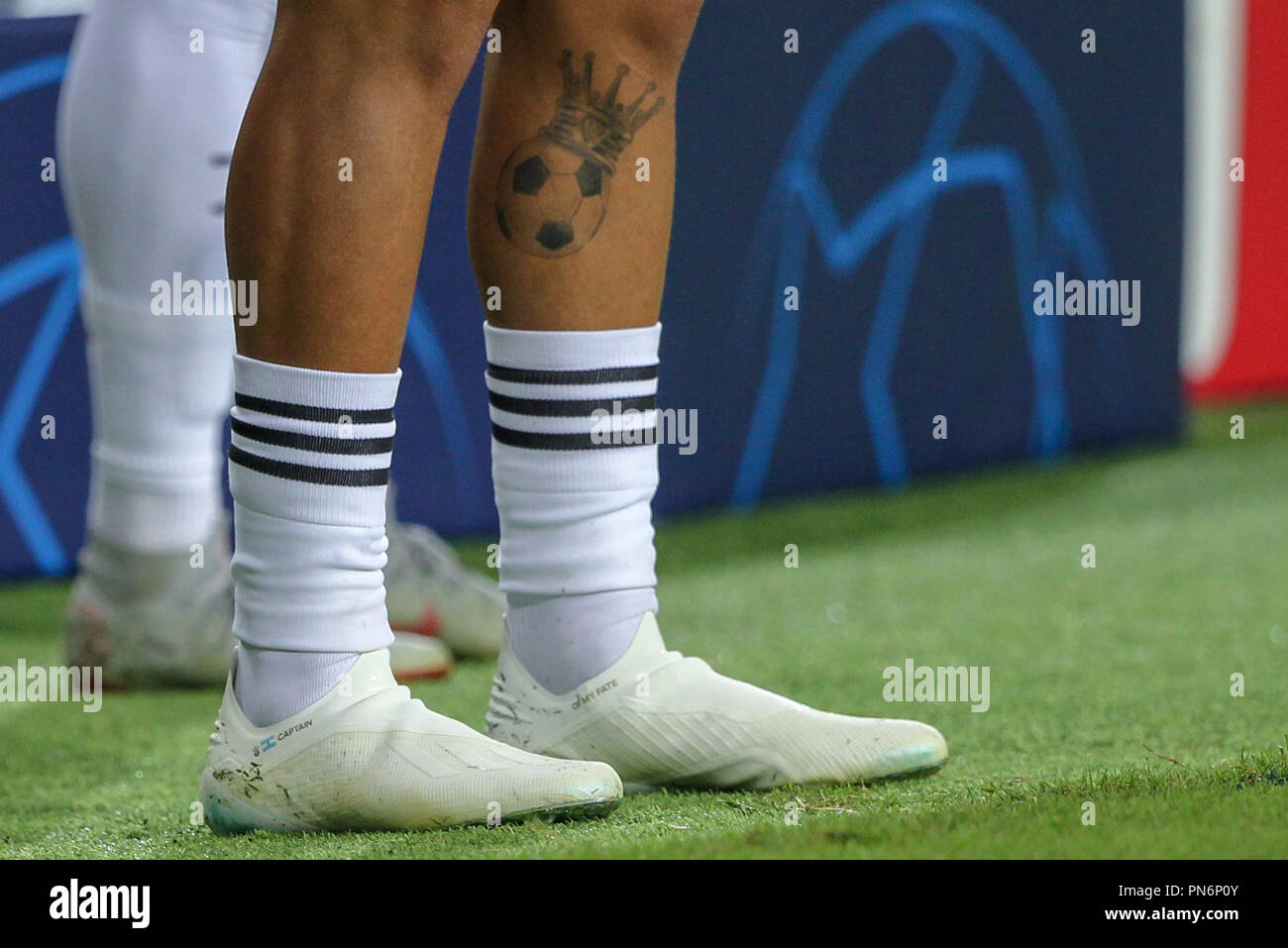 Mestalla, Valencia, España. de septiembre de 2018, Mestalla, Valencia, España; la UEFA Champions League, Valencia vs. Juventus; Paulo Dybala botas Crédito: Images/Alamy Live News Fotografía de stock -