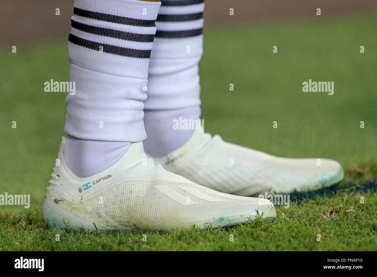 Mestalla, Valencia, España. El 19 de septiembre de 2018, Mestalla,  Valencia, España; la UEFA Champions League, Valencia vs. Juventus; Paulo Dybala  botas UKKO Crédito: Images/Alamy Live News Fotografía de stock - Alamy