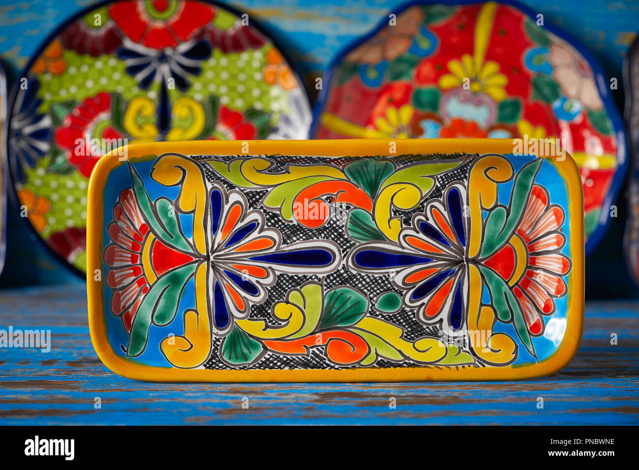 La cerámica mexicana bandeja estilo talavera de Puebla en México Fotografía  de stock - Alamy