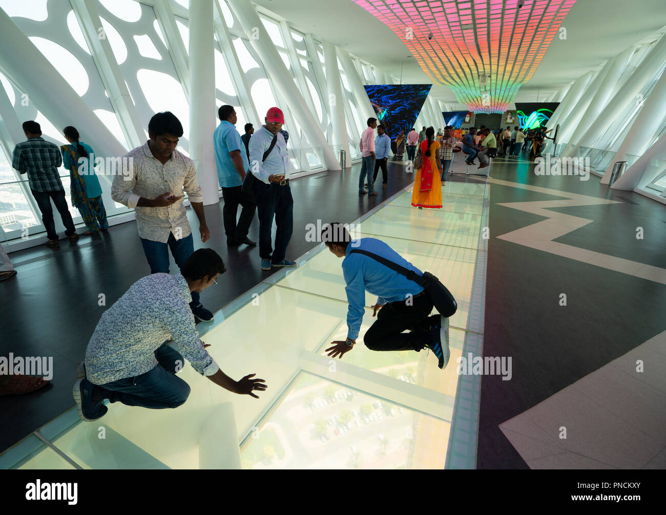 El Dubai Frame , una nueva atracción turística con elevada plataforma de visualización, en Dubai, EAU, Emiratos Arabes Unidos Foto de stock