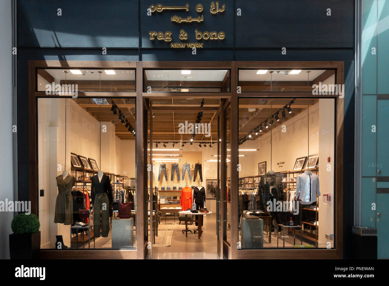 Rag y hueso boutique dentro del centro comercial Dubai, EAU Foto de stock