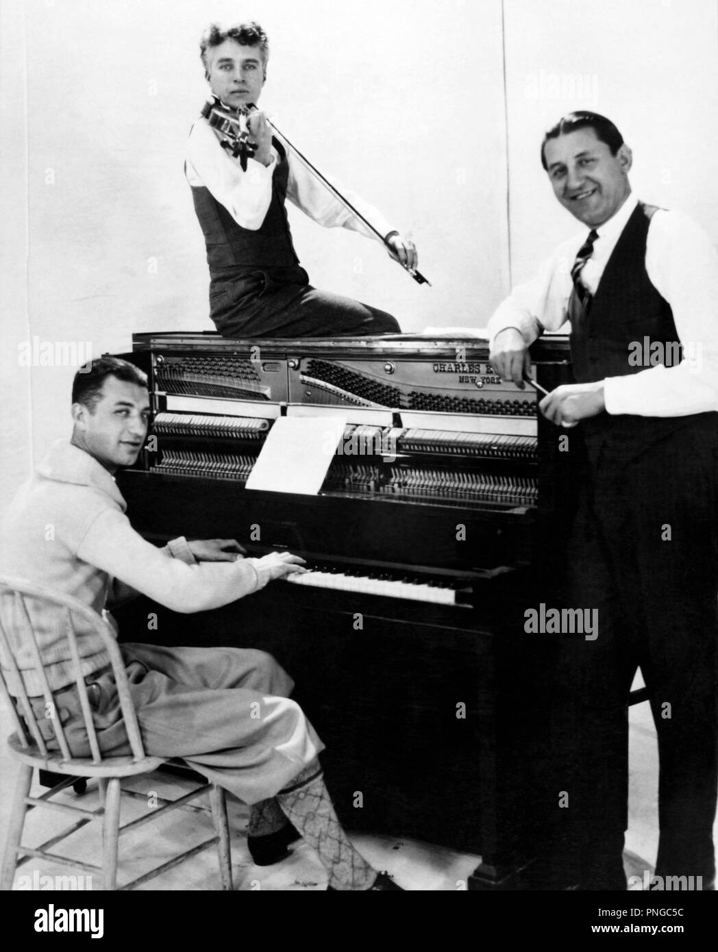 Piano chaplin Imágenes de stock en blanco y negro - Alamy