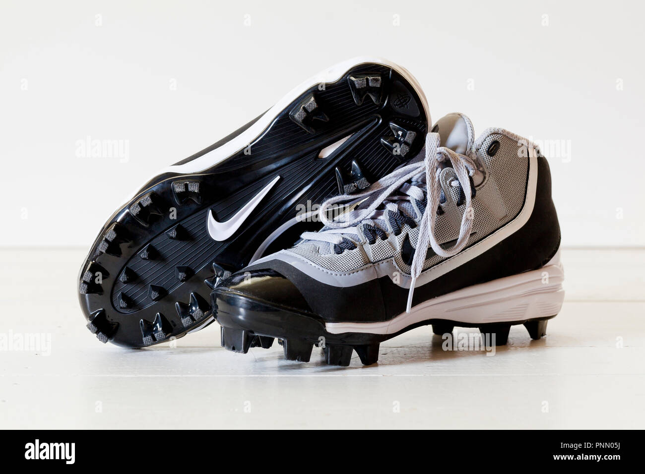 Zapatos de beisbol fotografías e imágenes de alta resolución -