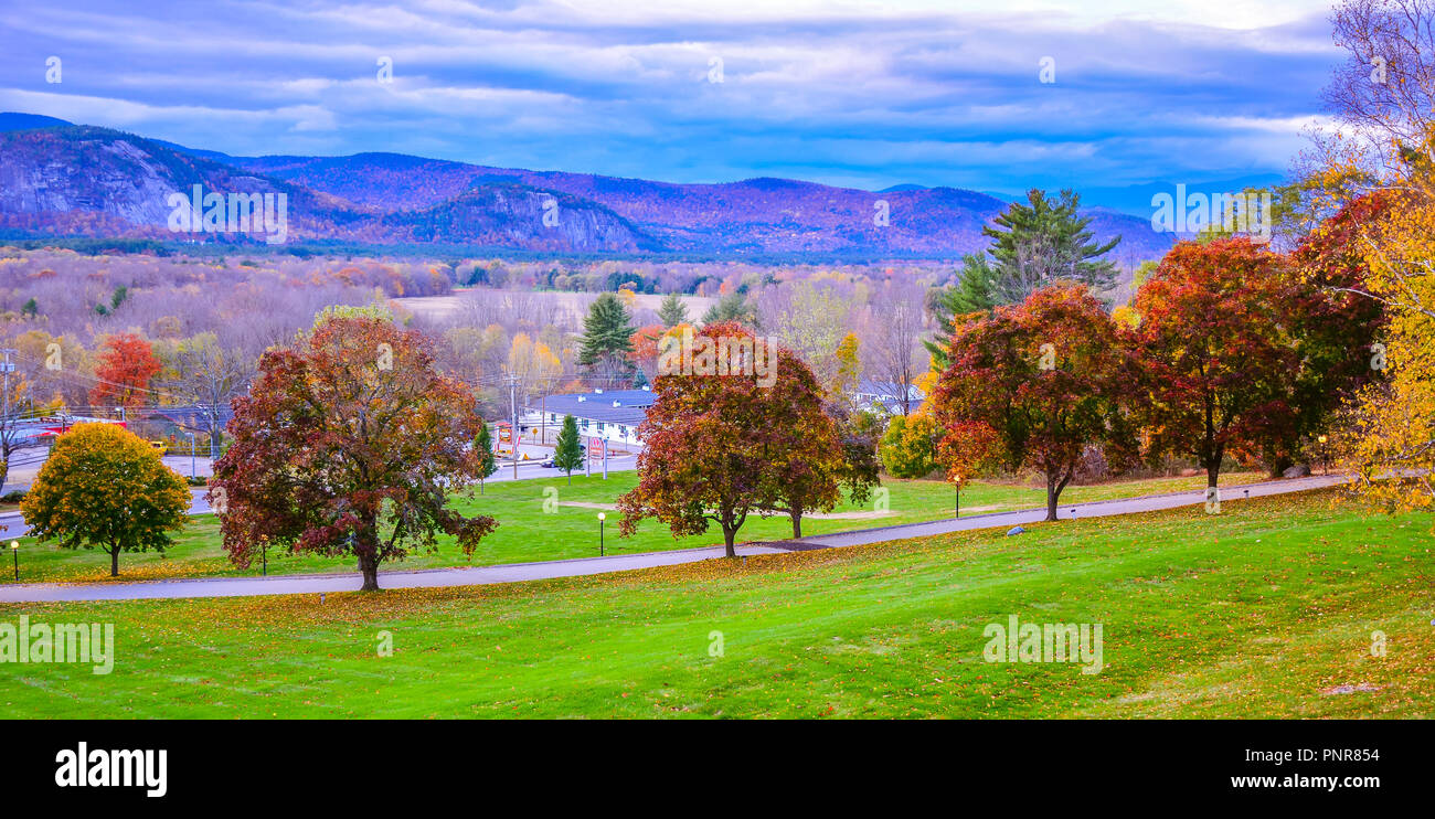 El paisaje del otoño - Whitefield, NH Foto de stock