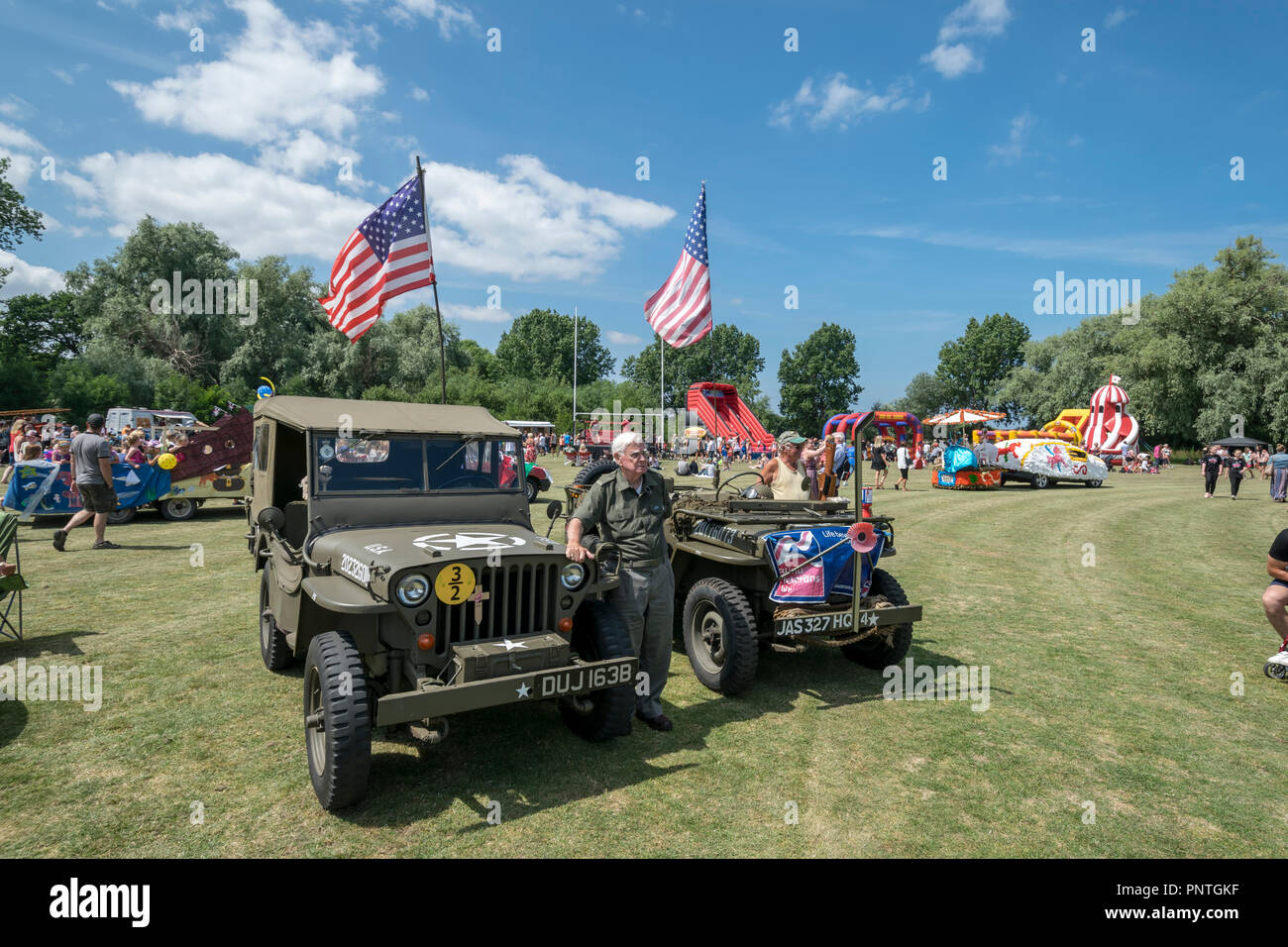 Abergele Carnaval y suerte 14 de julio de 2018 en la costa norte de Gales WILLYS JEEP expositores Foto de stock