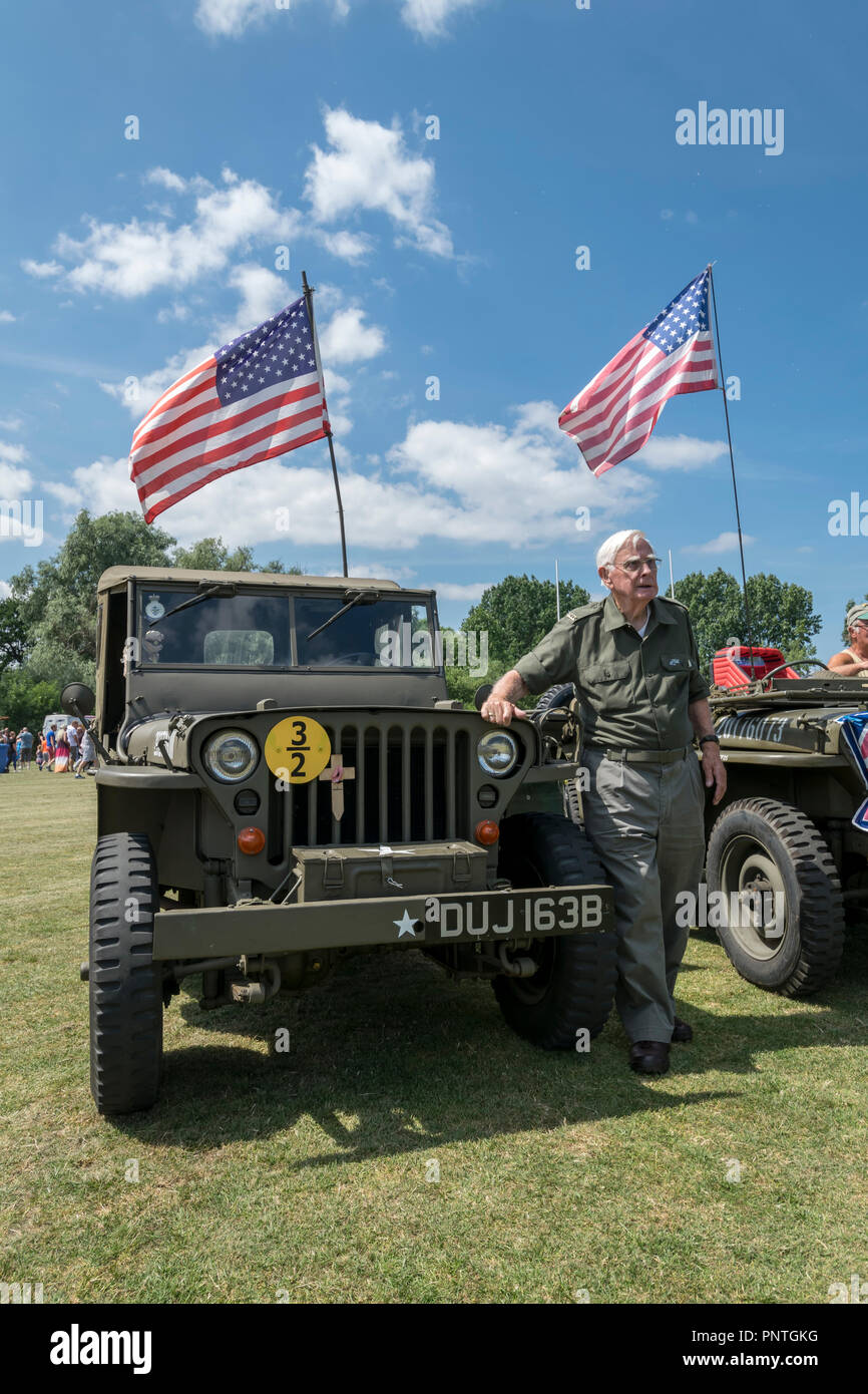 Abergele Carnaval y suerte 14 de julio de 2018 en la costa norte de Gales WILLYS JEEP expositores Foto de stock