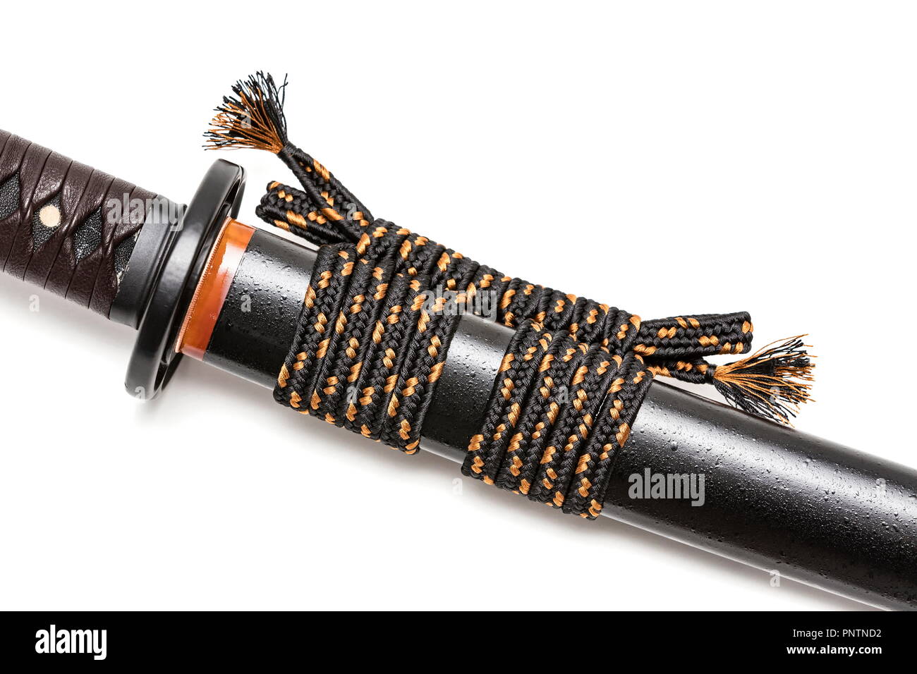 Cable para atar el sageo de la vaina de la espada japonesa aislado en fondo  blanco Fotografía de stock - Alamy