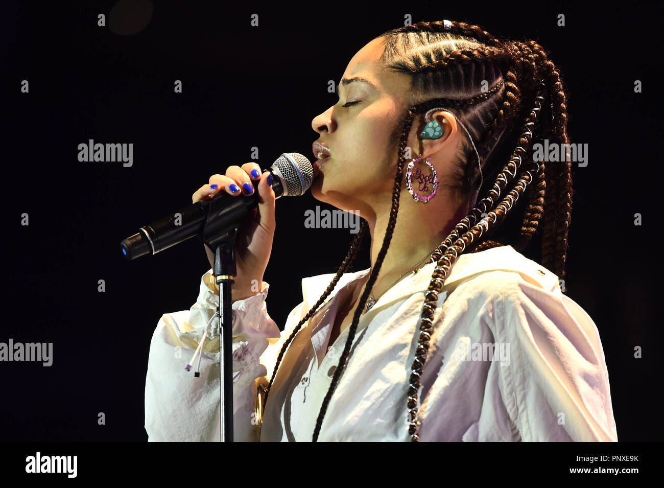 Ella Ami realiza en BBC Radio 1Xtra en vivo en el O2 Arena en Londres  Fotografía de stock - Alamy