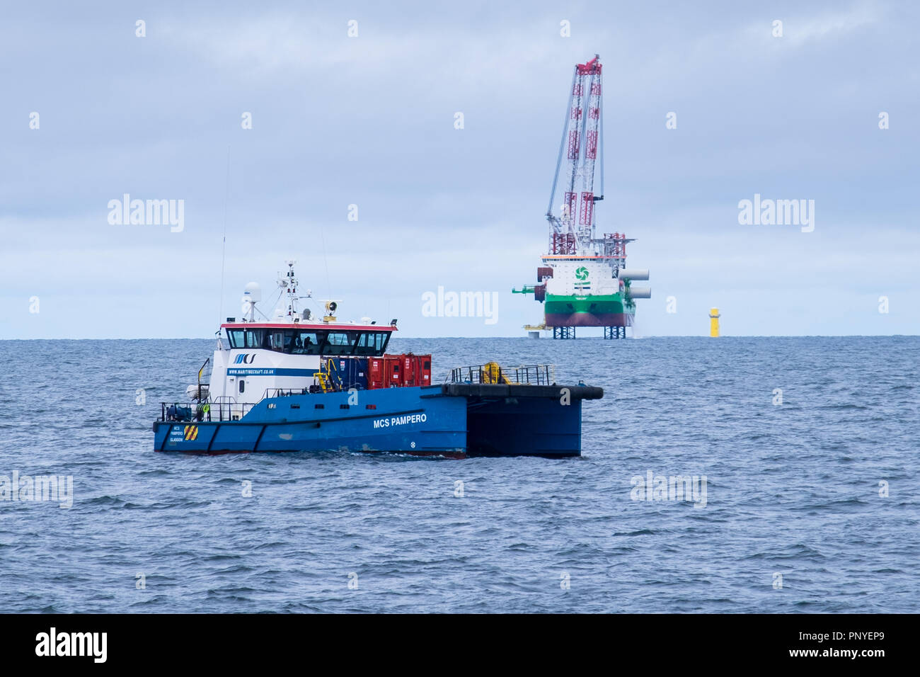 MCS Pampero (izquierda) y la innovación (derecha) trabajando durante la fase de construcción en Hornsea Proyecto parque eólico offshore en 2018 Foto de stock