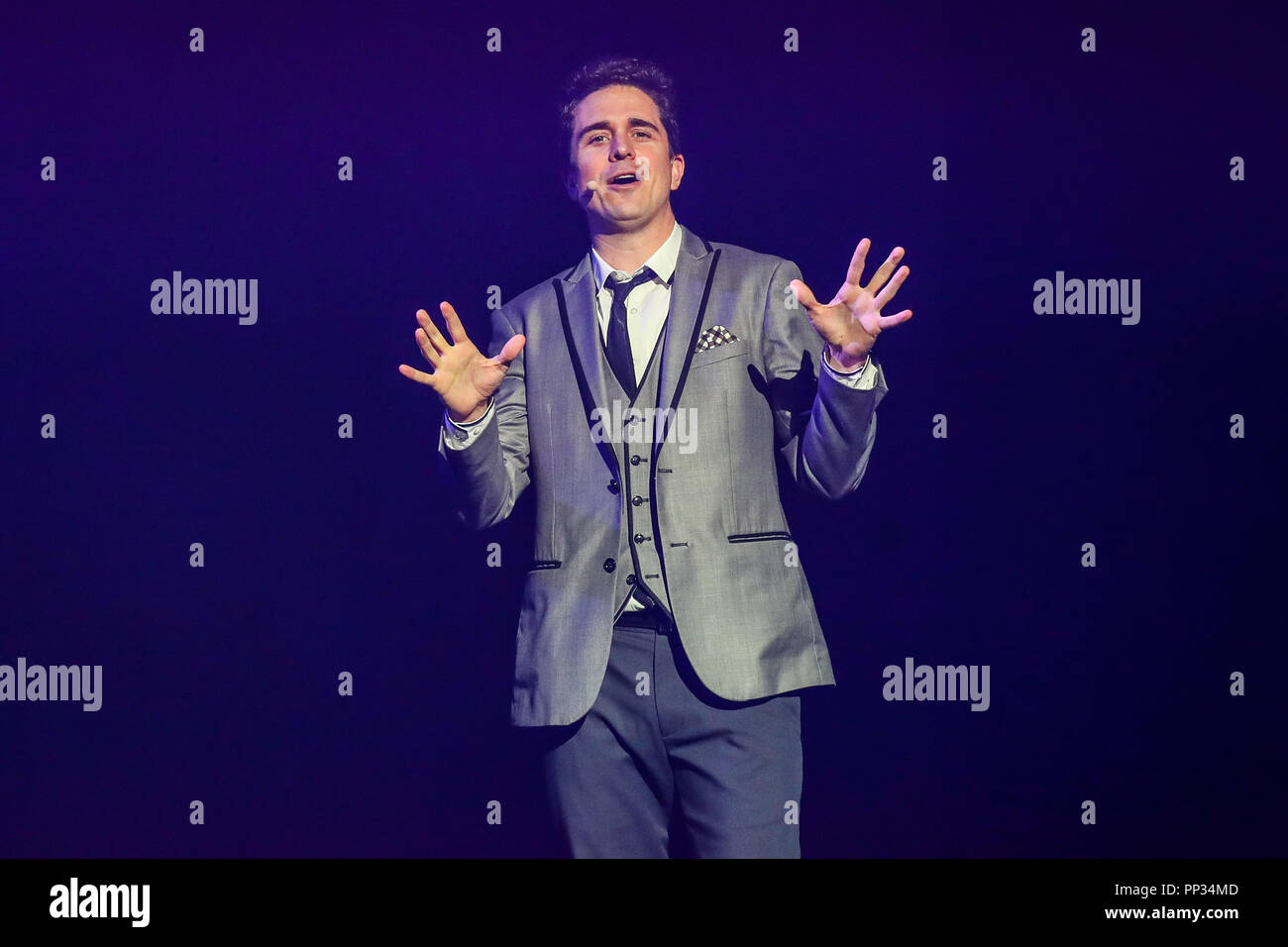 Mago e ilusionista ADAM TRENT realiza en Carolina del Norte como parte