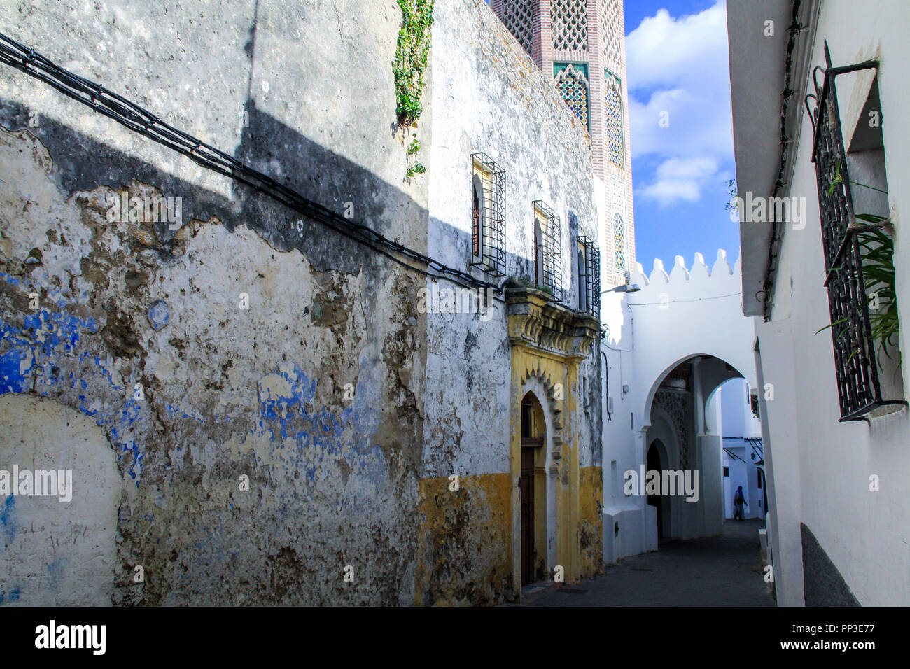 Explorando las calles de atrás de Marruecos Foto de stock