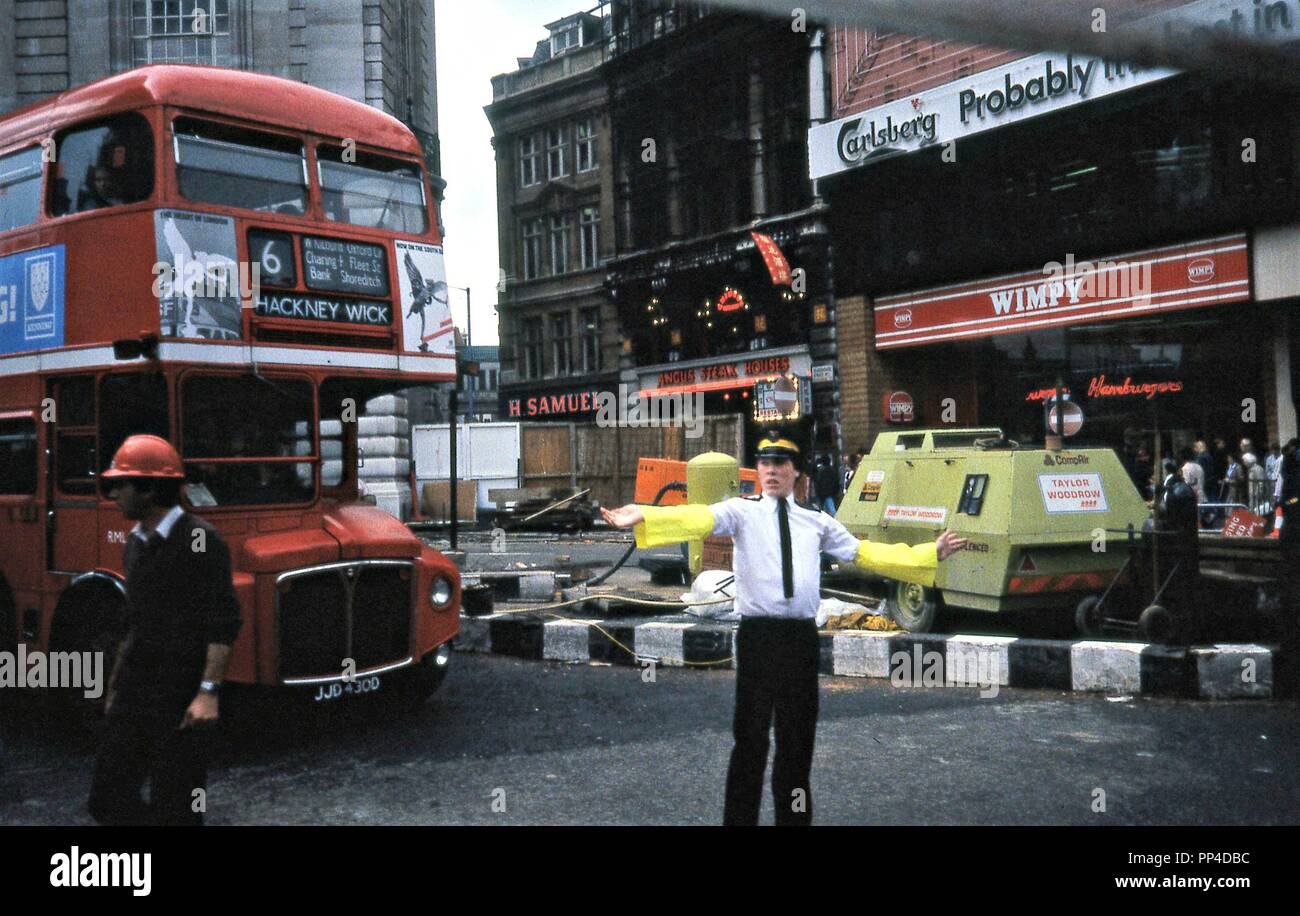 Piccadilly Circus, Londres 1985 Foto de stock