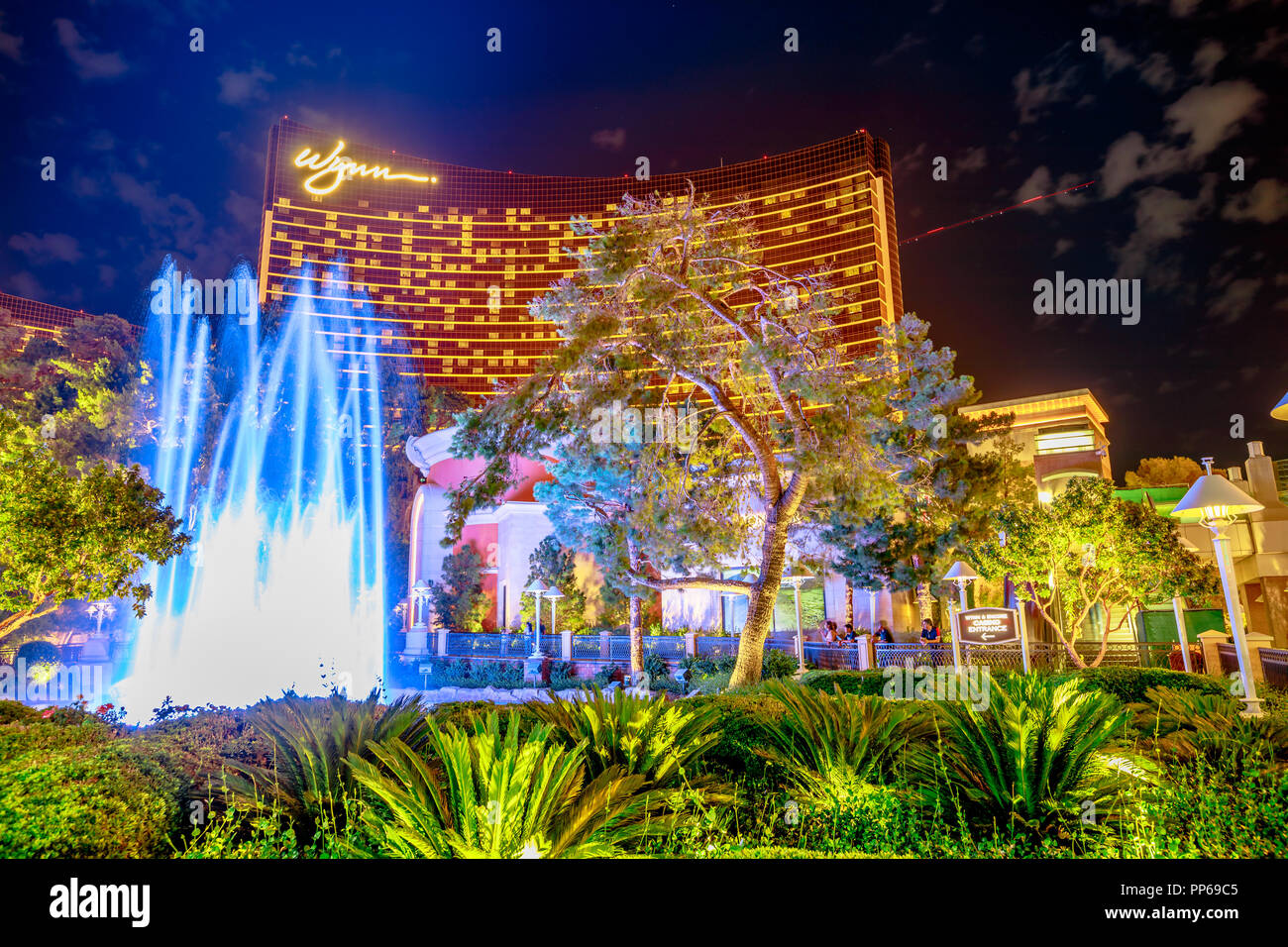Las Vegas, Nevada, Estados Unidos - 18 de agosto de 2018: El Wynn Las Vegas  colorida fuente Mostrar por Blue Hour, un nuevo show de fuente a partir de  junio de 2016.