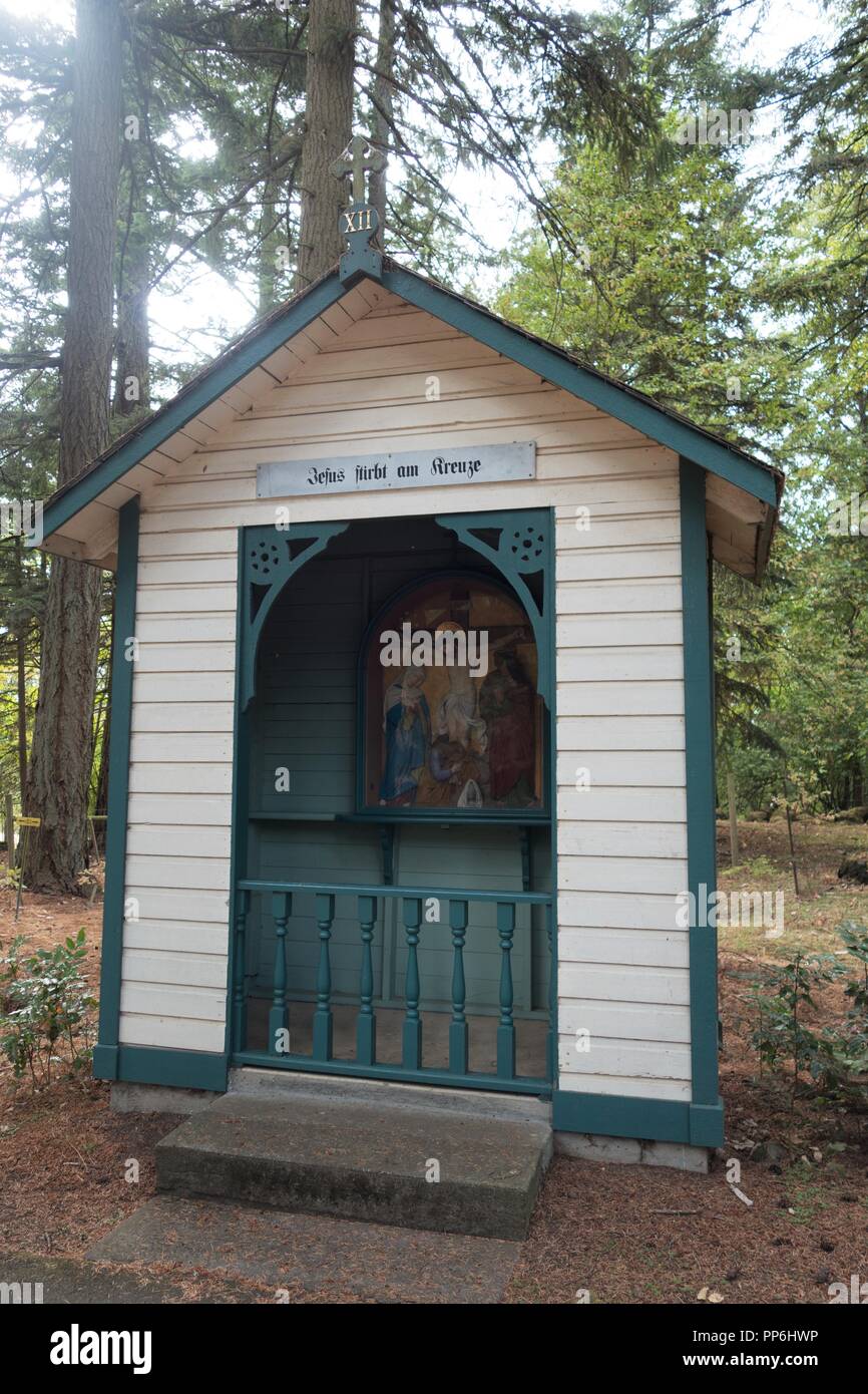 Una de las estaciones de la cruz en Mount Angel Abbey en Mount Angel