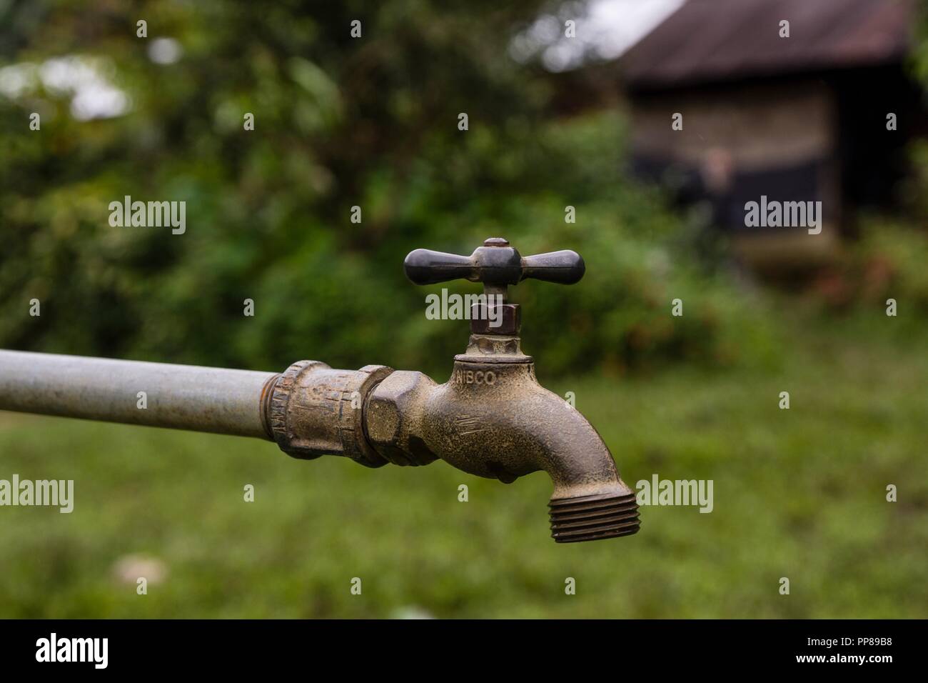 Grifo de agua potable, aldea de panameño, cerca de la Parroquia  (Lancetillo),El Quiche, Sierra de los Cuchumatanes, Guatemala, América  Central Fotografía de stock - Alamy