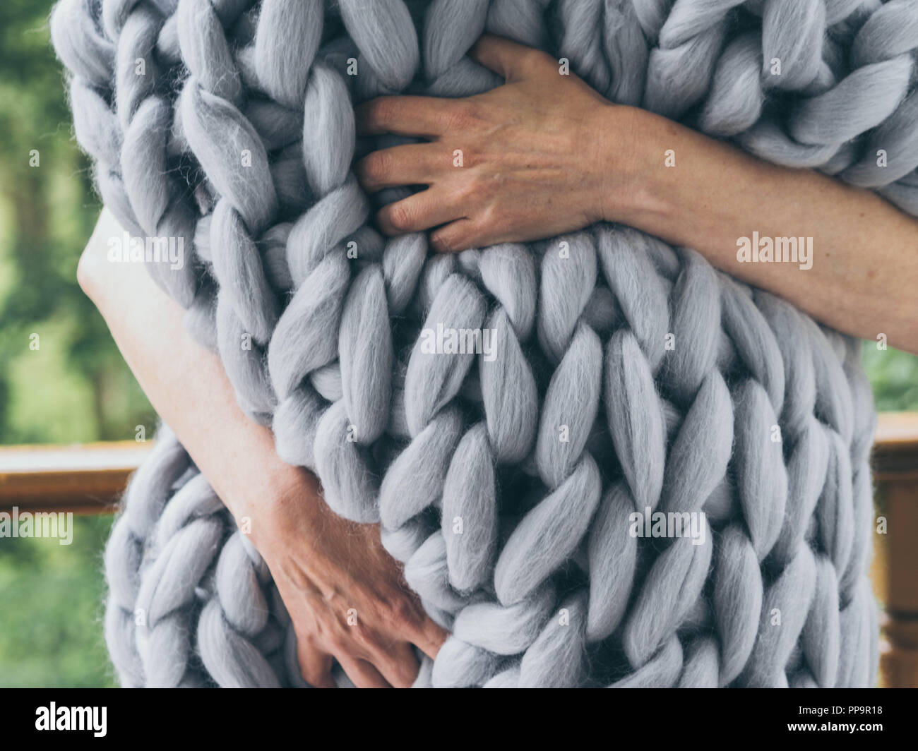 Tejidos artesanales de lana merino gran manta, super grueso hilado,  concepto de moda. Cerca de Manta, tejidos de lana merino antecedentes  Fotografía de stock - Alamy