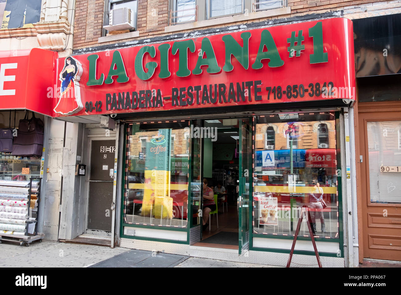 El exterior de la Gitana #1 un restaurante en Jamaica ave. en Woodhaven , Queens, NY en la Woodhaven tira. Foto de stock