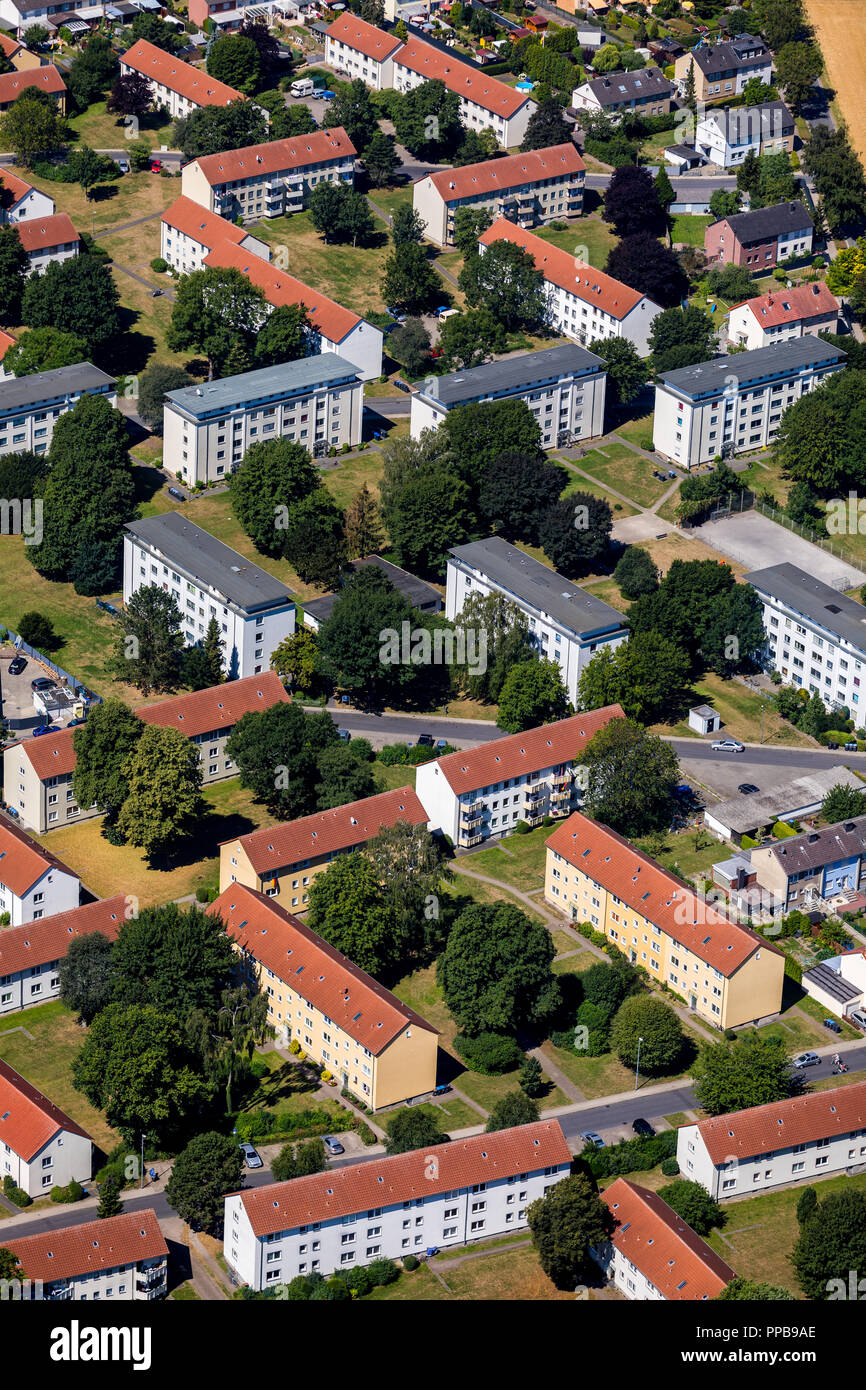 Vista aérea, bloques de pisos, Von-Guericke Bürgermeister-Corneli Ring-Strasse, Ahlen Village, el área de Ruhr, Renania del Norte-Westfalia Foto de stock