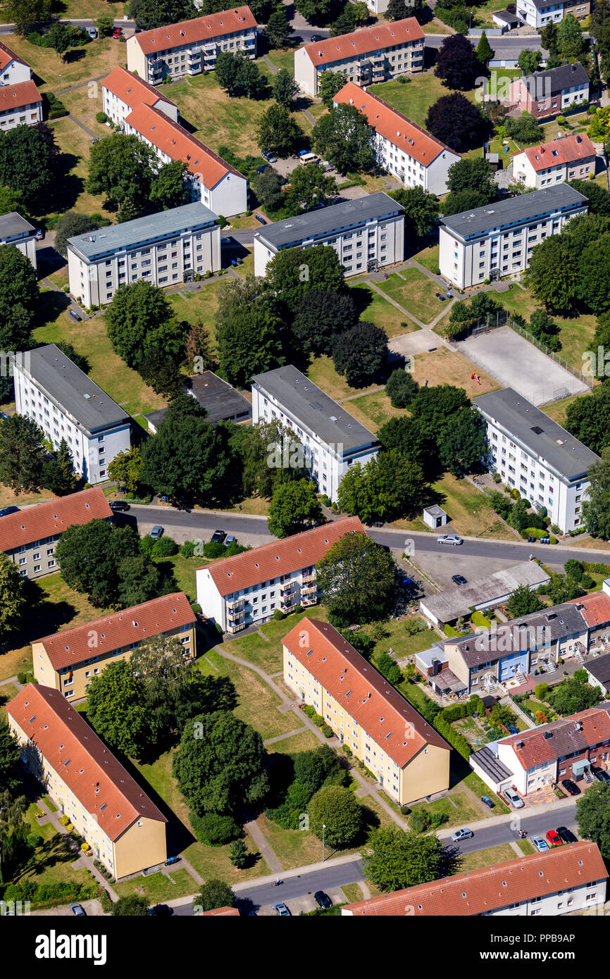 Vista aérea, bloques de pisos, Von-Guericke Bürgermeister-Corneli Ring-Strasse, Ahlen Village, el área de Ruhr, Renania del Norte-Westfalia Foto de stock