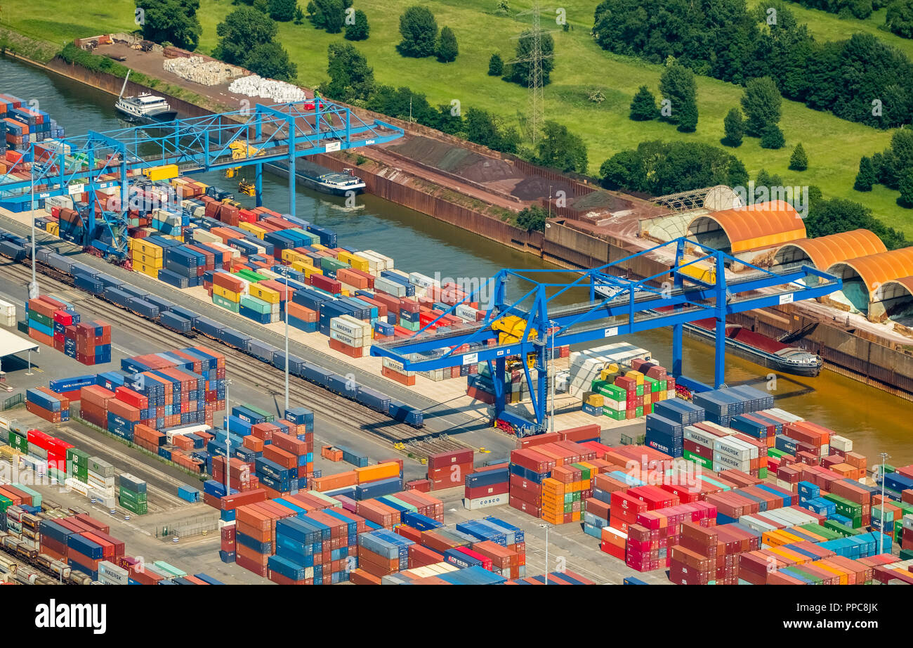 Vista aérea, el puerto de Duisburg, en el Rin, ubicación logística Logport 1, puerto de contenedores, Rheinhausen, Duisburg, área de Ruhr Foto de stock