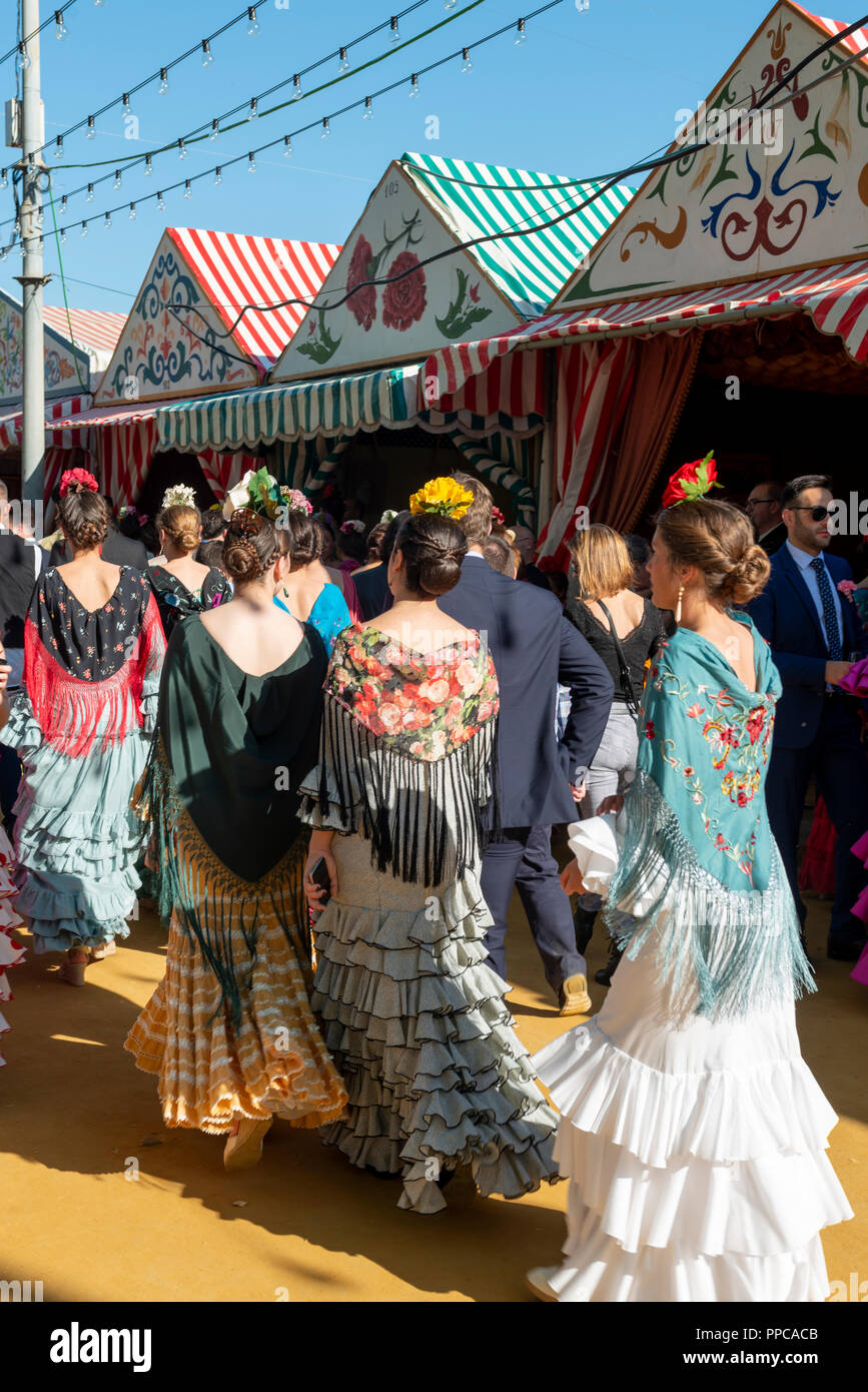 Traditional spanish dresses fotografías e imágenes de alta resolución -  Página 6 - Alamy