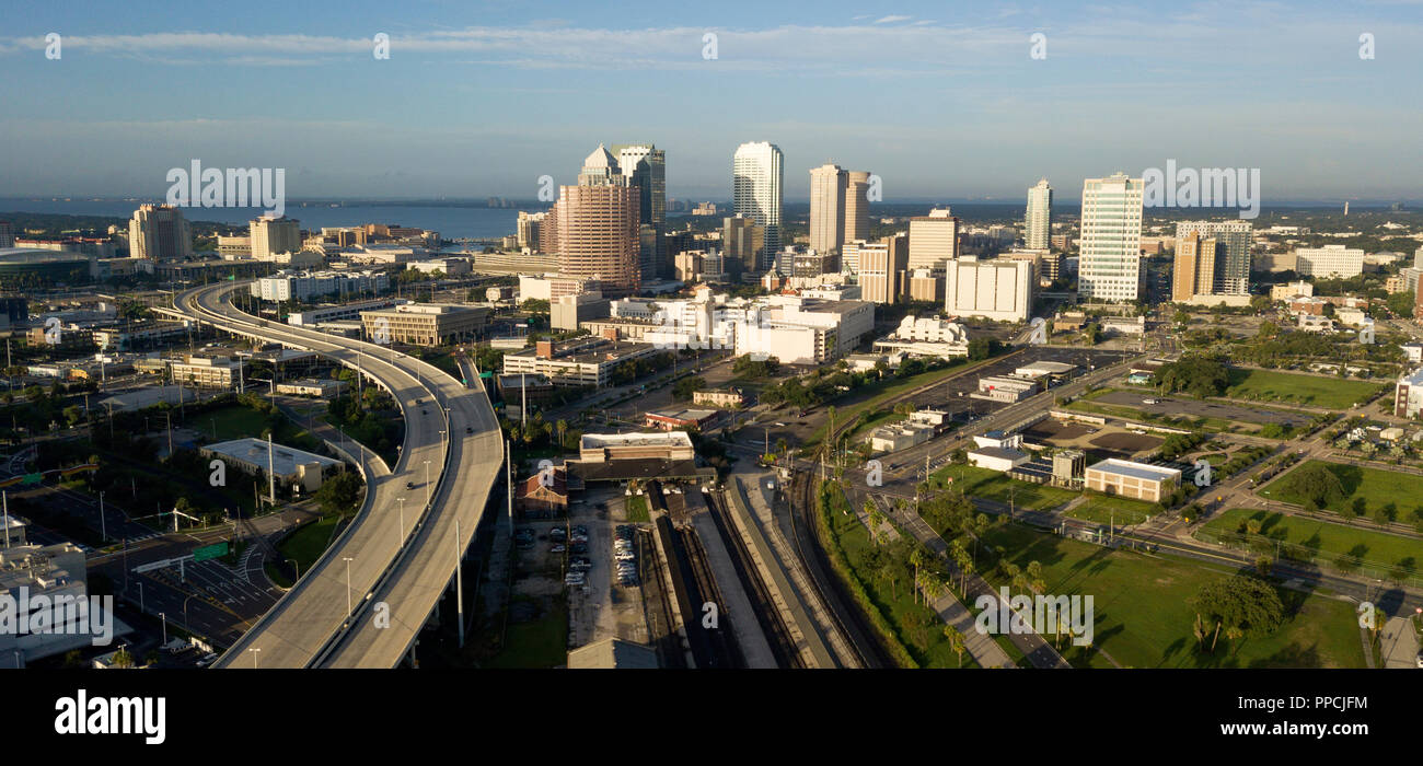 Vista aérea de la Bahía de Tampa en la costa oeste de Florida es una ciudad portuaria en los Estados Unidos Foto de stock