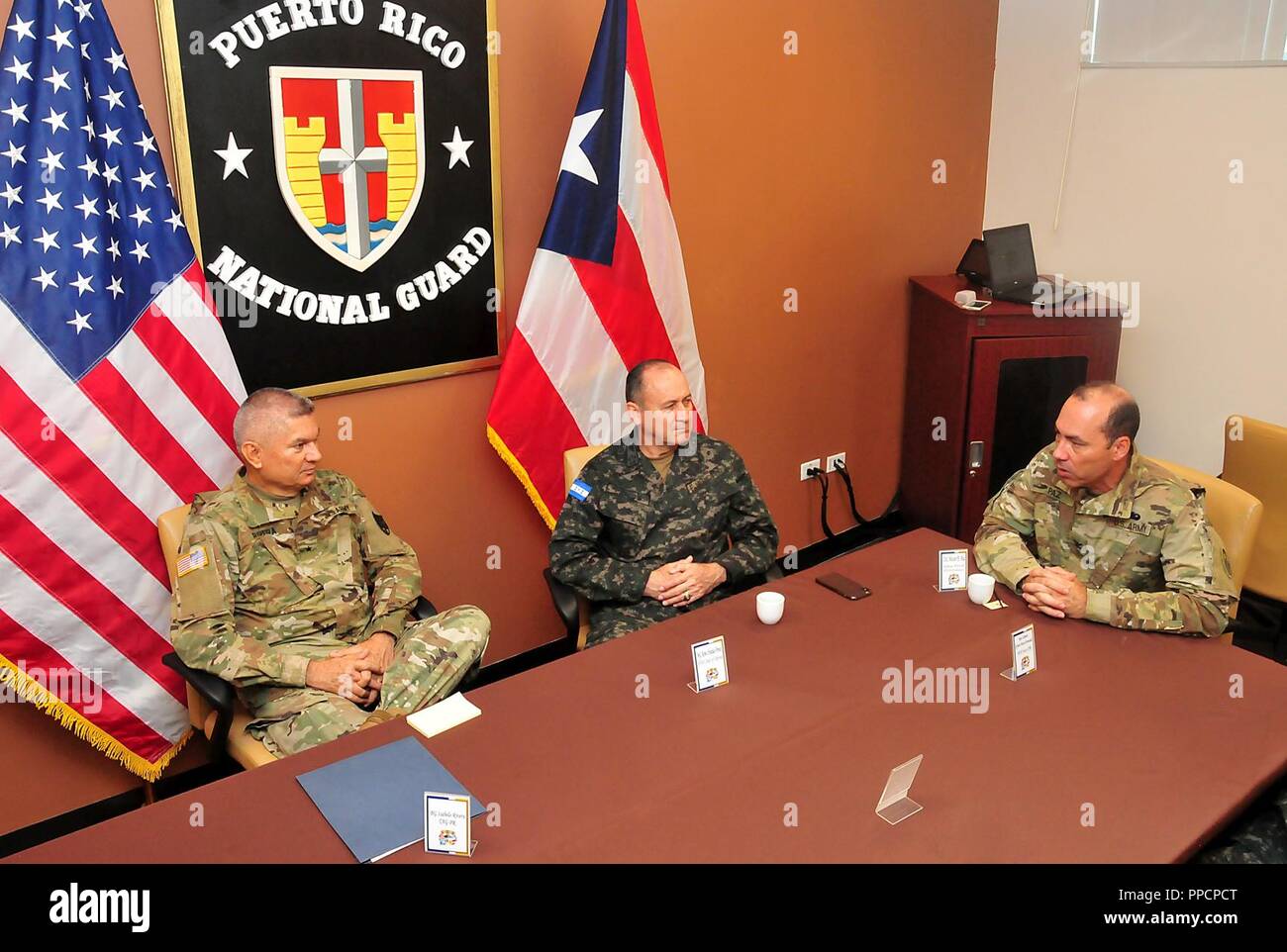 La Guardia Nacional de Puerto Rico, recibió la visita de los dirigentes de  las Fuerzas Armadas hondureñas en el Cuartel General de la Fuerza Conjunta  PRNG instalaciones en el Fuerte Buchanan en
