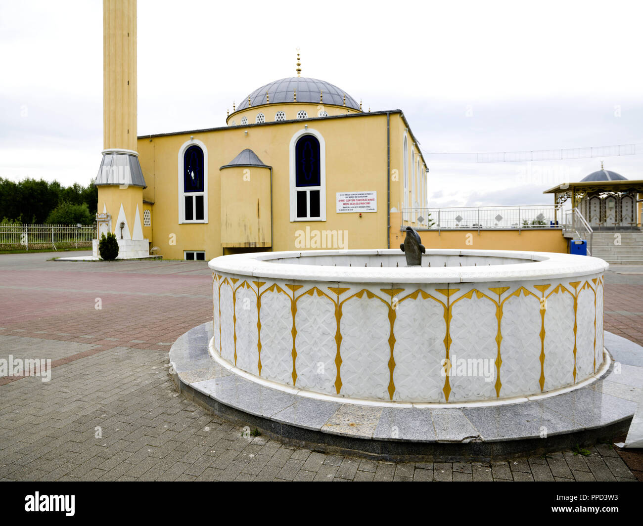 El Kanuni Sultan Sueleyman Camii - Mezquita en Nersingen en el distrito de Neu-Ulm. Foto de stock
