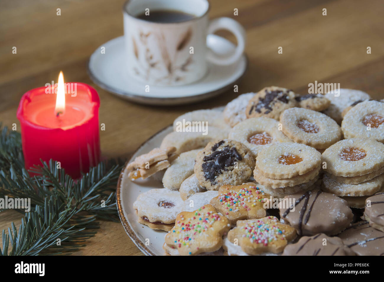 Galletas de Navidad- es horneado en el tiempo de Adviento y es ofrecido en el Adviento y la navidad. El Kletzenbrot se vende en las panaderías y pastelerías, pero también se cuecen en la familia. Foto de stock