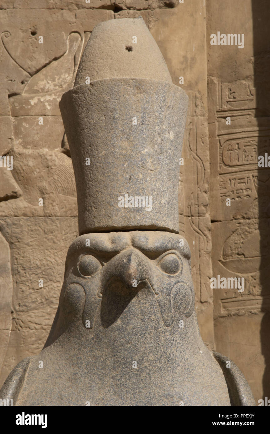 Antigo Egito - ▫Estátua atribuída ao rei Ptolomeu XII Neos