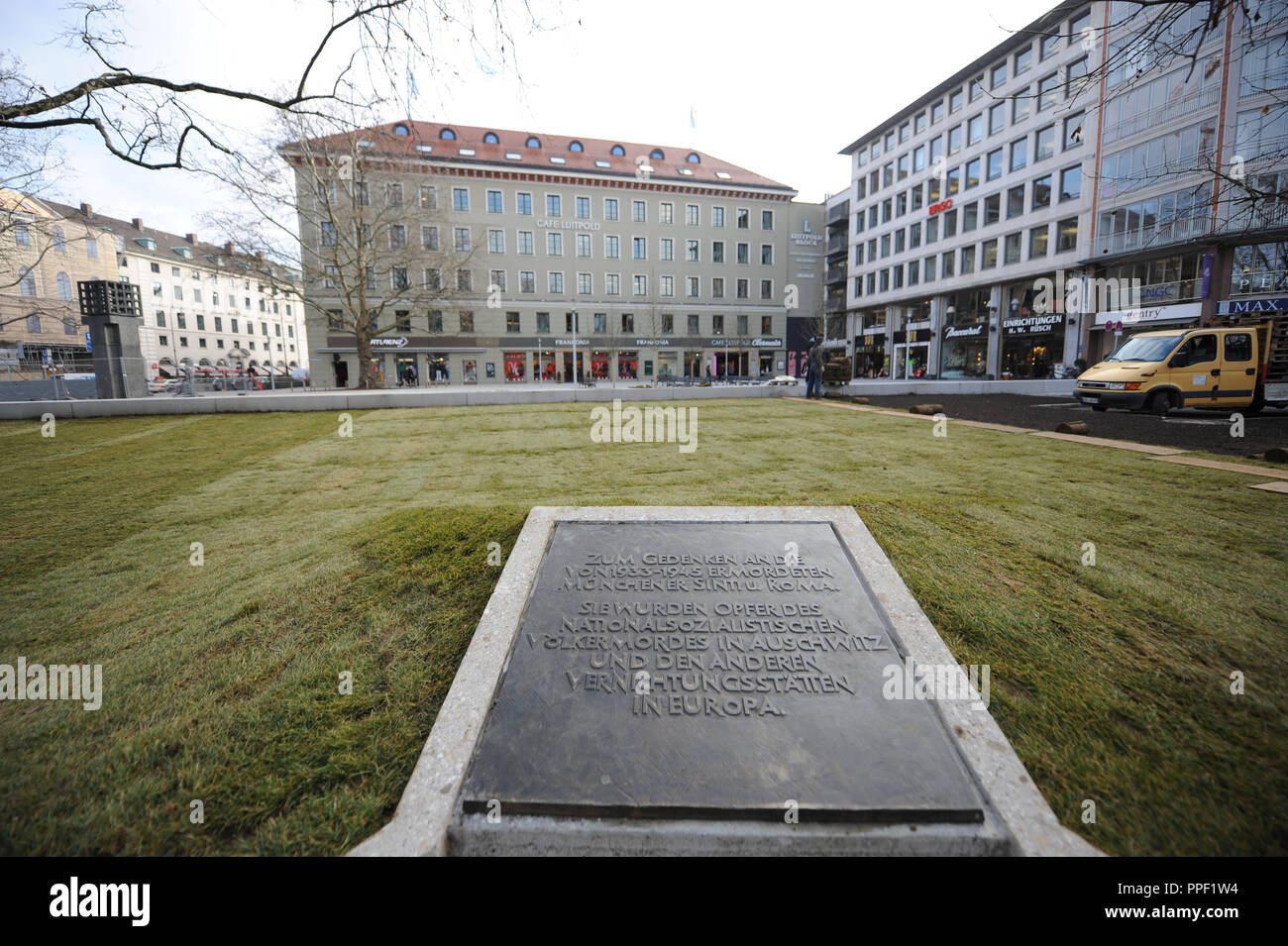 Monumento a las Víctimas del Nacionalsocialismo tras el rediseño en Munich, Alemania. Foto de stock