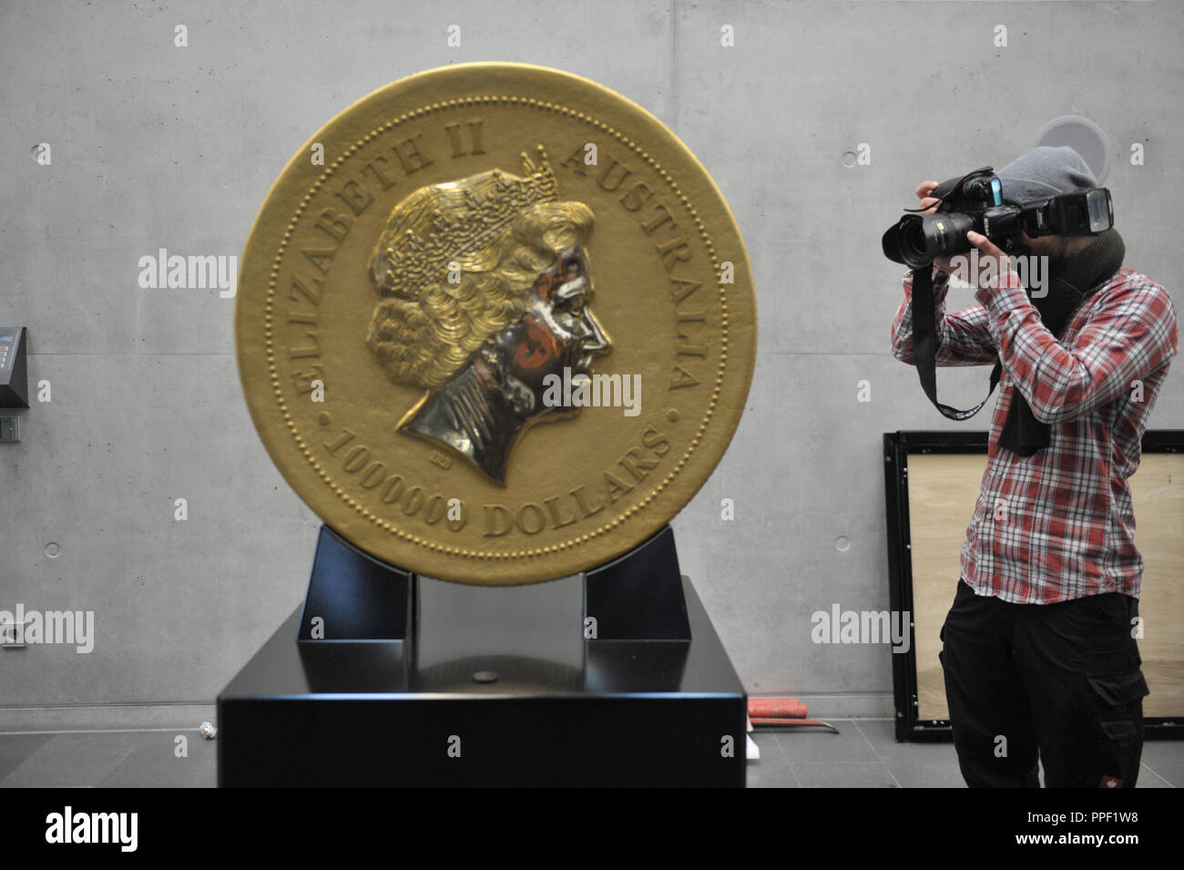 Canguro rojo', la moneda de oro más grande del mundo se muestra en Munich,  Alemania. La moneda australiana por valor de 30 millones de euros, pesa una  tonelada y sólo puede ser