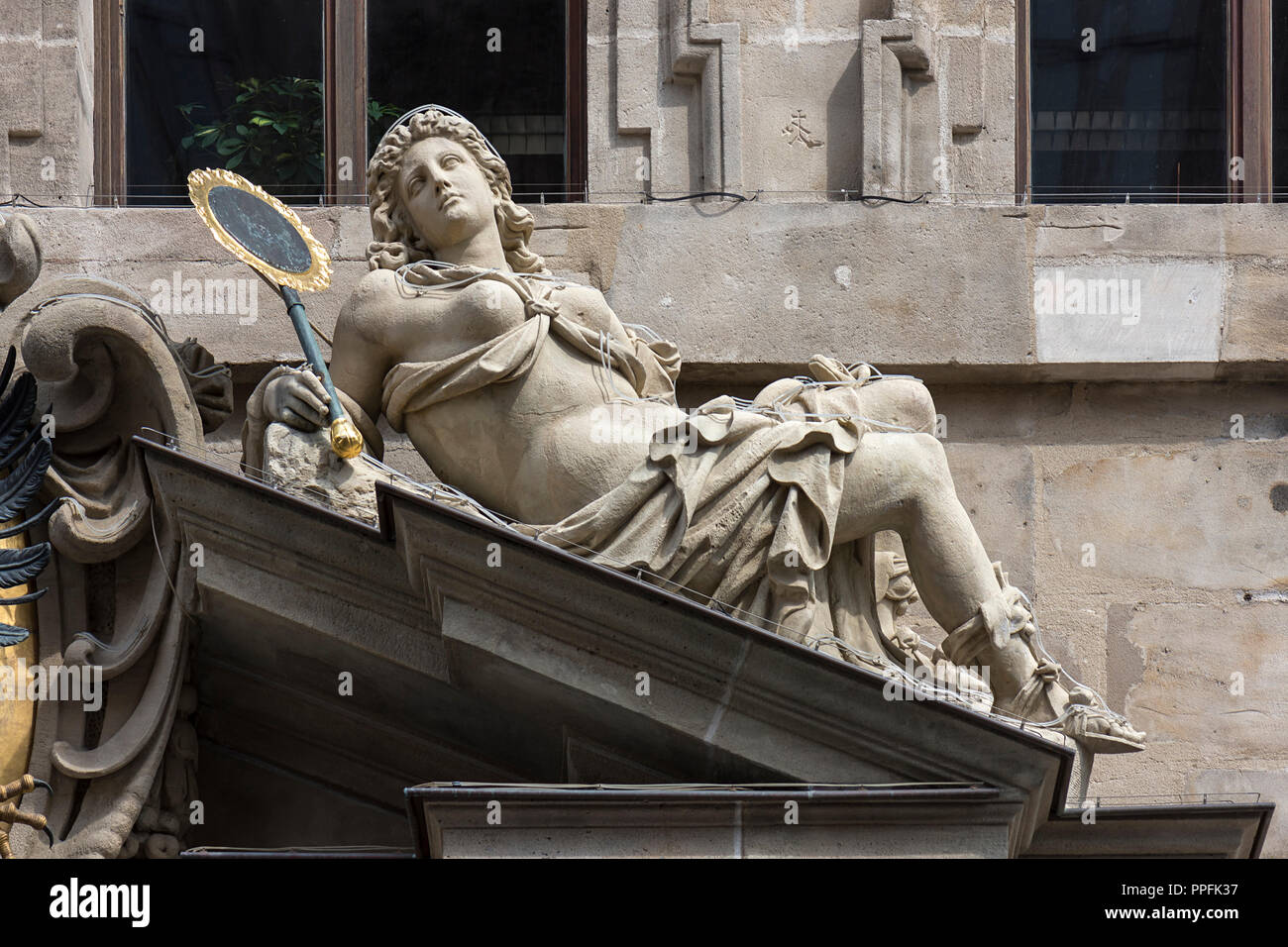 Escultura de Prununtia, sabiduría, Old Town Hall de 1616, Nuremberg, Middle Franconia, Baviera, Alemania Foto de stock