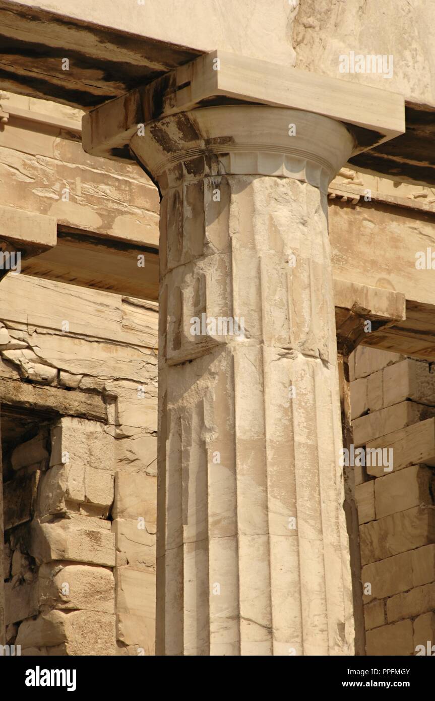 Grecia. Atenas. El Partenón. 447-438 A.C. en estilo dórico bajo el liderazgo de Pericles. El edificio fue diseñado por los arquitectos Ictinos y Callicrates. La acrópolis. Foto de stock