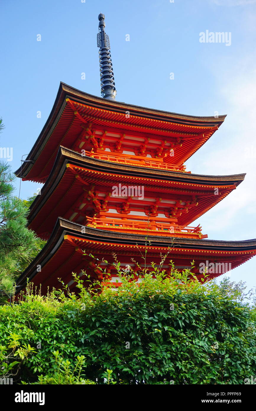 Kyoto, Japón - Agosto 01, 2018: el Koyasu-no-a la pagoda del templo budista de Kiyomizu-dera, Patrimonio de la Humanidad por la UNESCO. Foto por: George Foto de stock