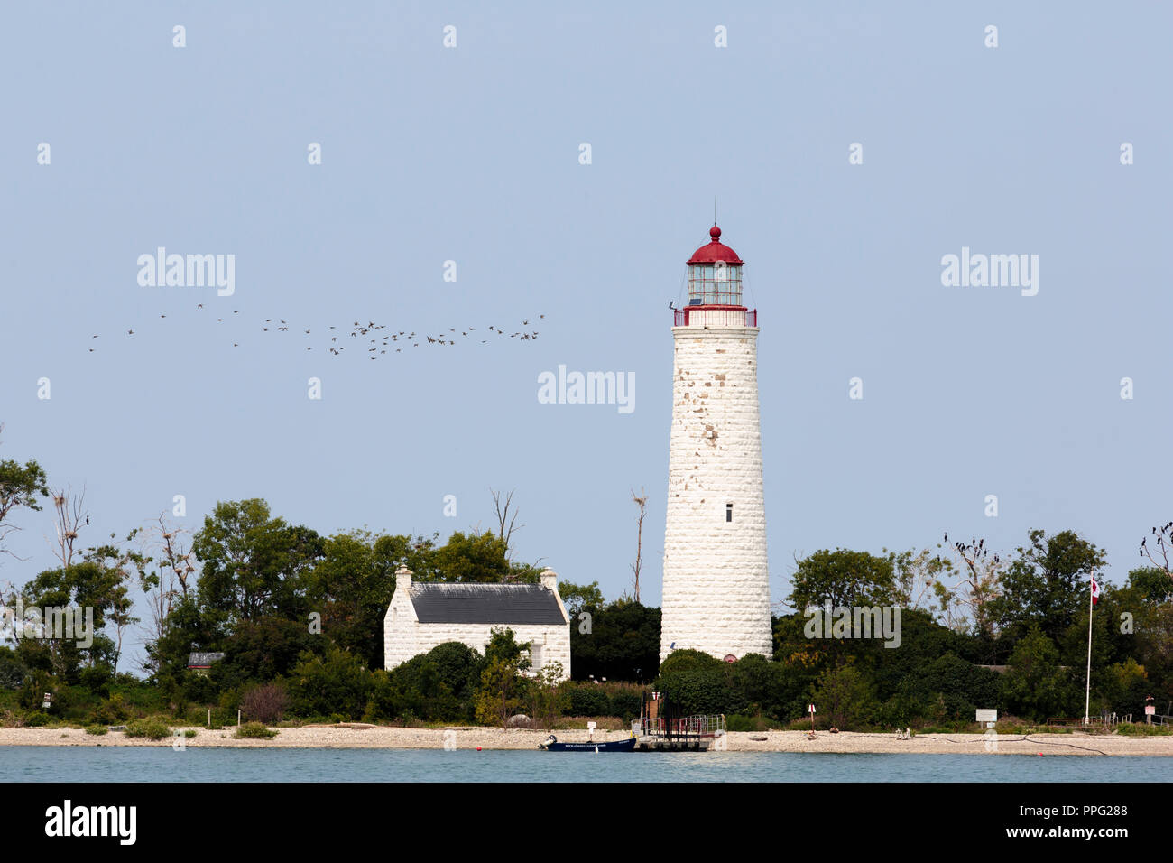 Chantry Island Lighthouse y Lightkeeper's Cottage, el Lago Huron, Ontario Foto de stock