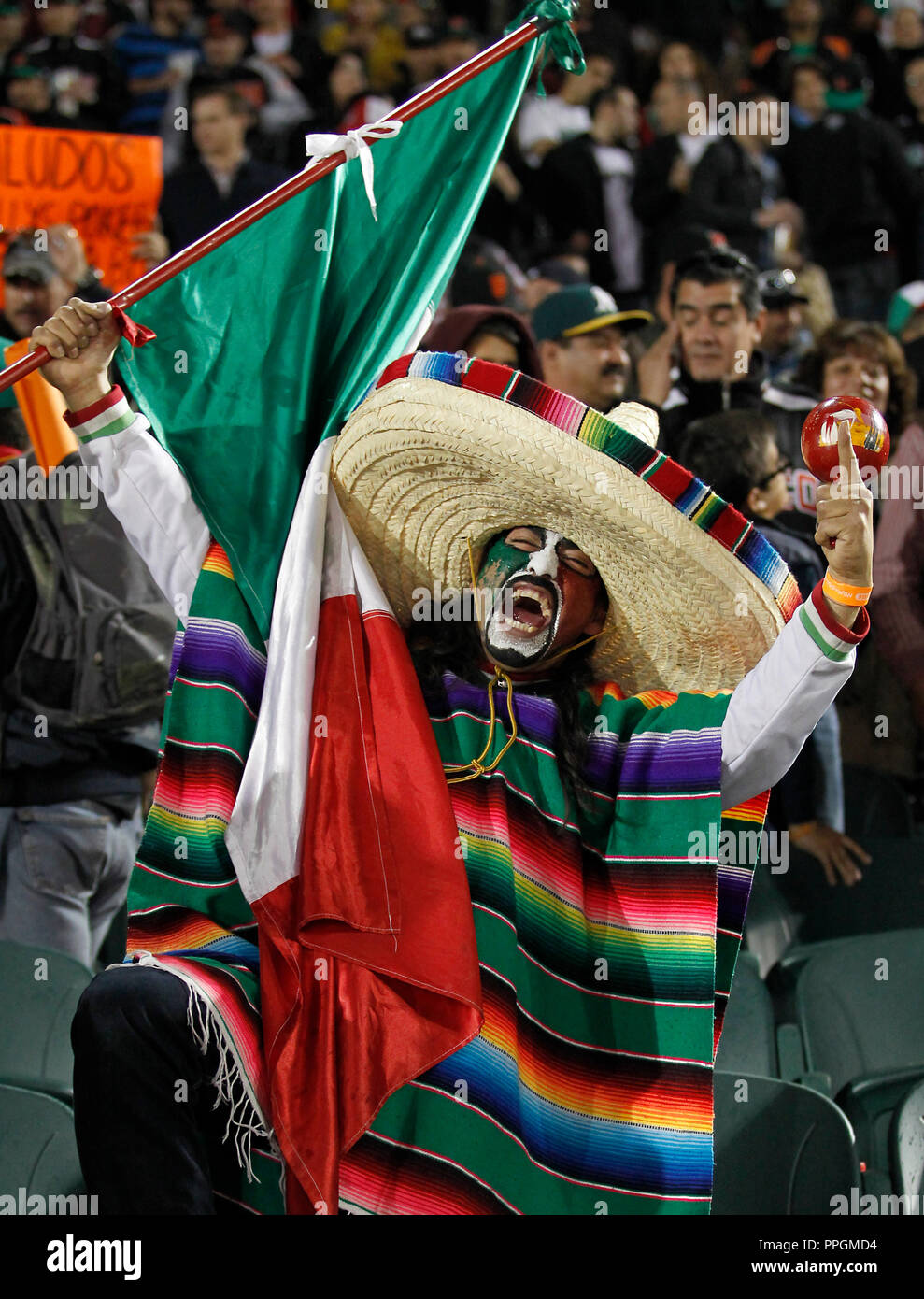 El Charro conocido como el poni de Nogales. Zarape, Sombrero y bandera