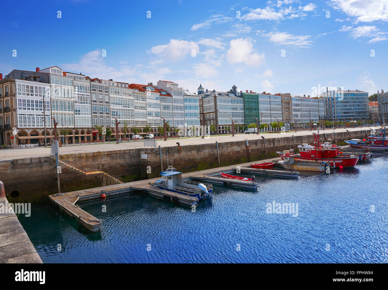 El puerto deportivo de La Coruña en Galicia de España Fotografía de stock -  Alamy