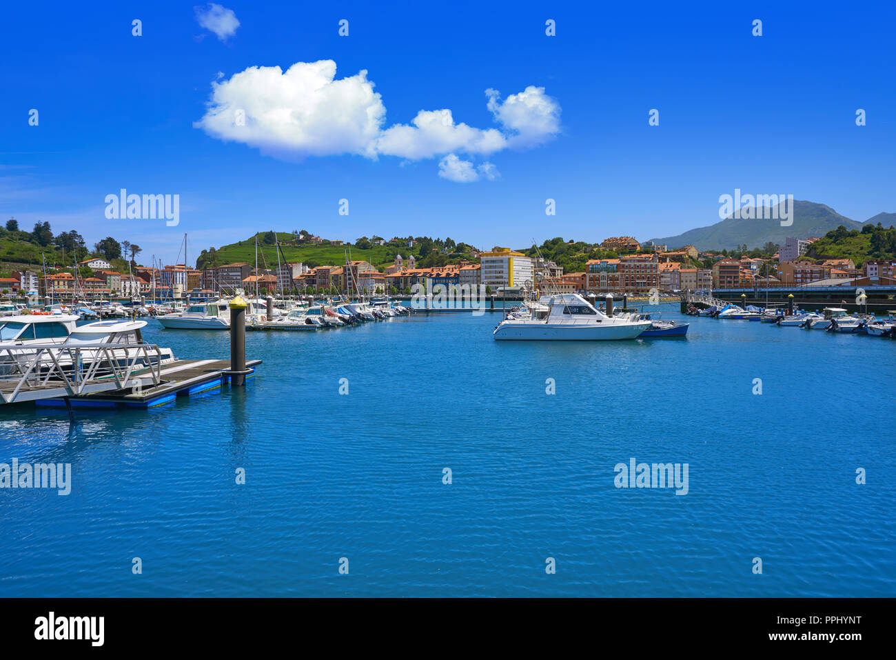 Ribadesella playa de Santa Marina en Asturias de España Foto de stock