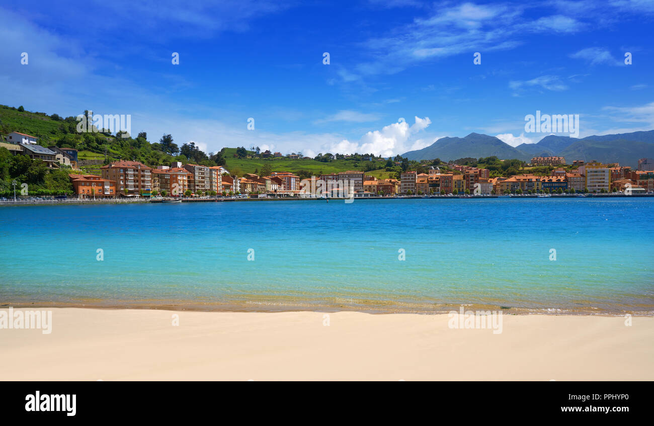 Ribadesella playa de Santa Marina en Asturias de España Foto de stock