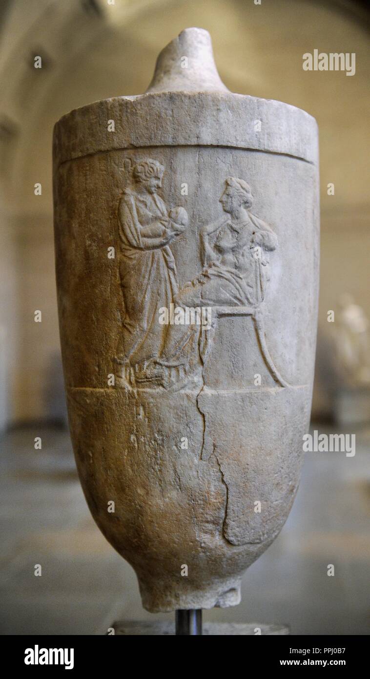Arte Griego. tumba monumento de Archippe en la forma de un lekytos