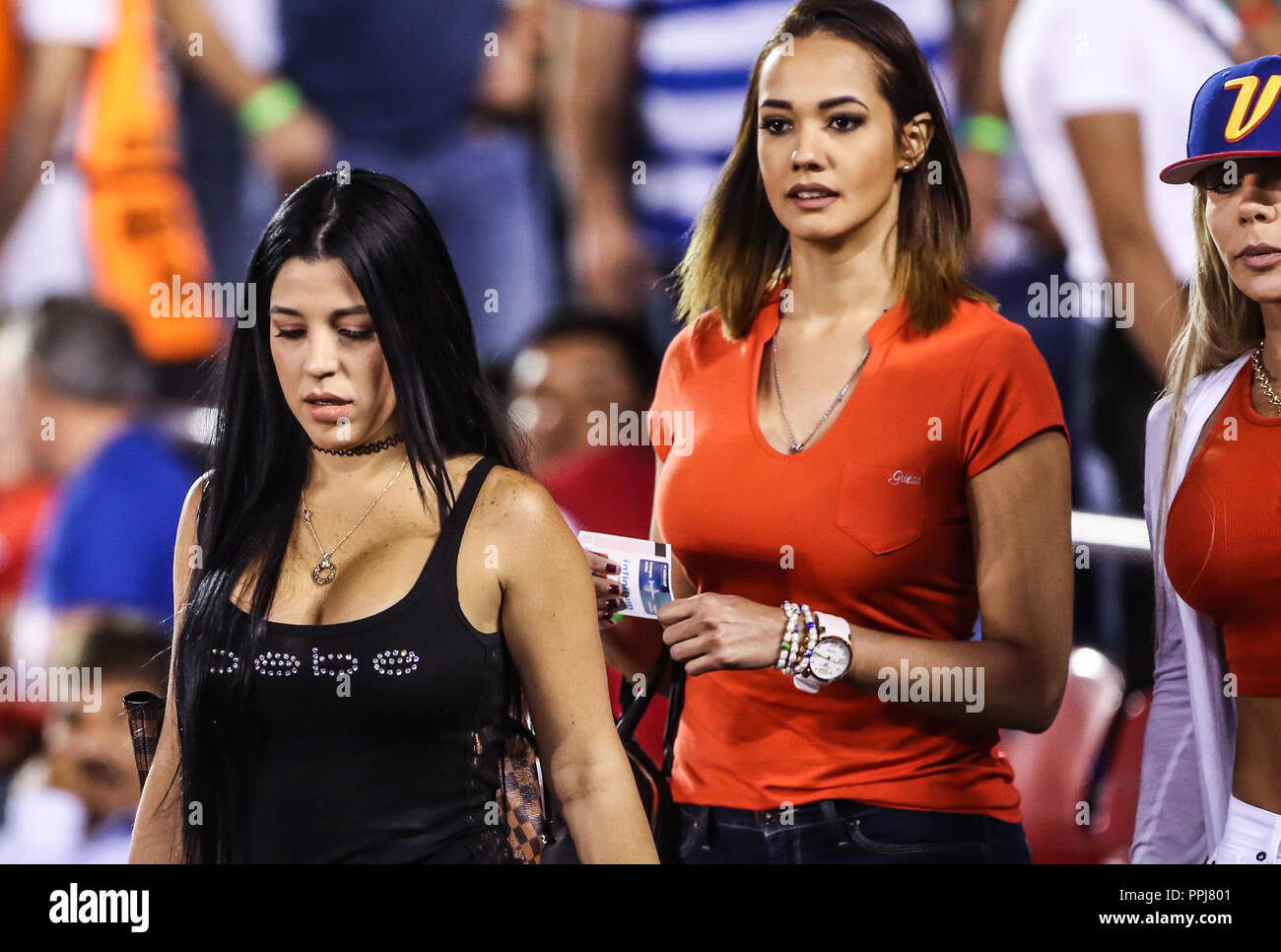 MUJER, belleza,Sexi. Los aficionados venezolanas, durante el Clásico  Mundial de Béisbol en el estadio Charros de Jalisco en Guadalajara,  Jalisco, México. Marzo Fotografía de stock - Alamy