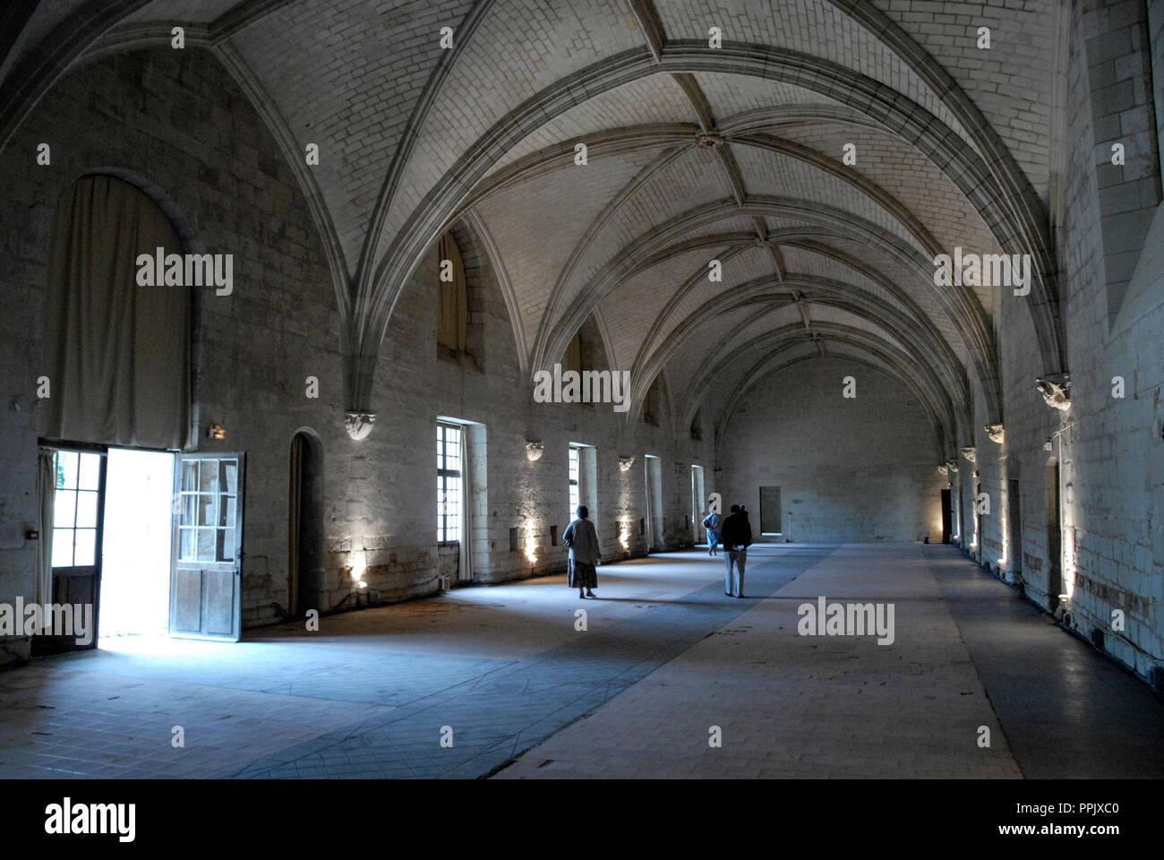 Los 46 metros de largo refectorio: comedor para 500 monjas. Es el monasterio más larga para las mujeres en Francia. El refectorio es parte de abbaye de Fontevrau Foto de stock