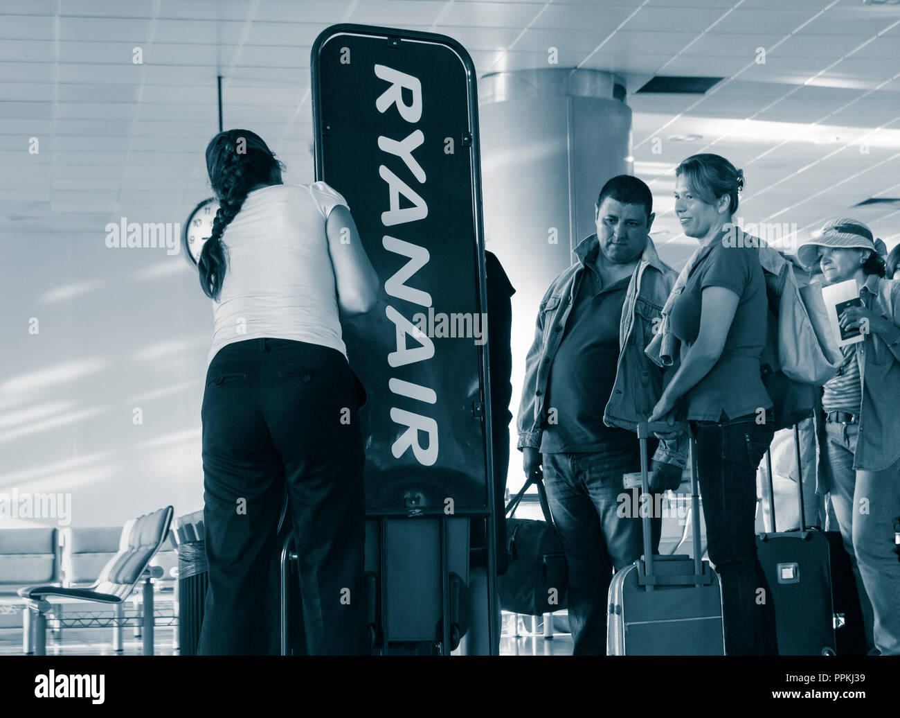 Priority Ryanair Fotos e Imágenes de stock - Alamy